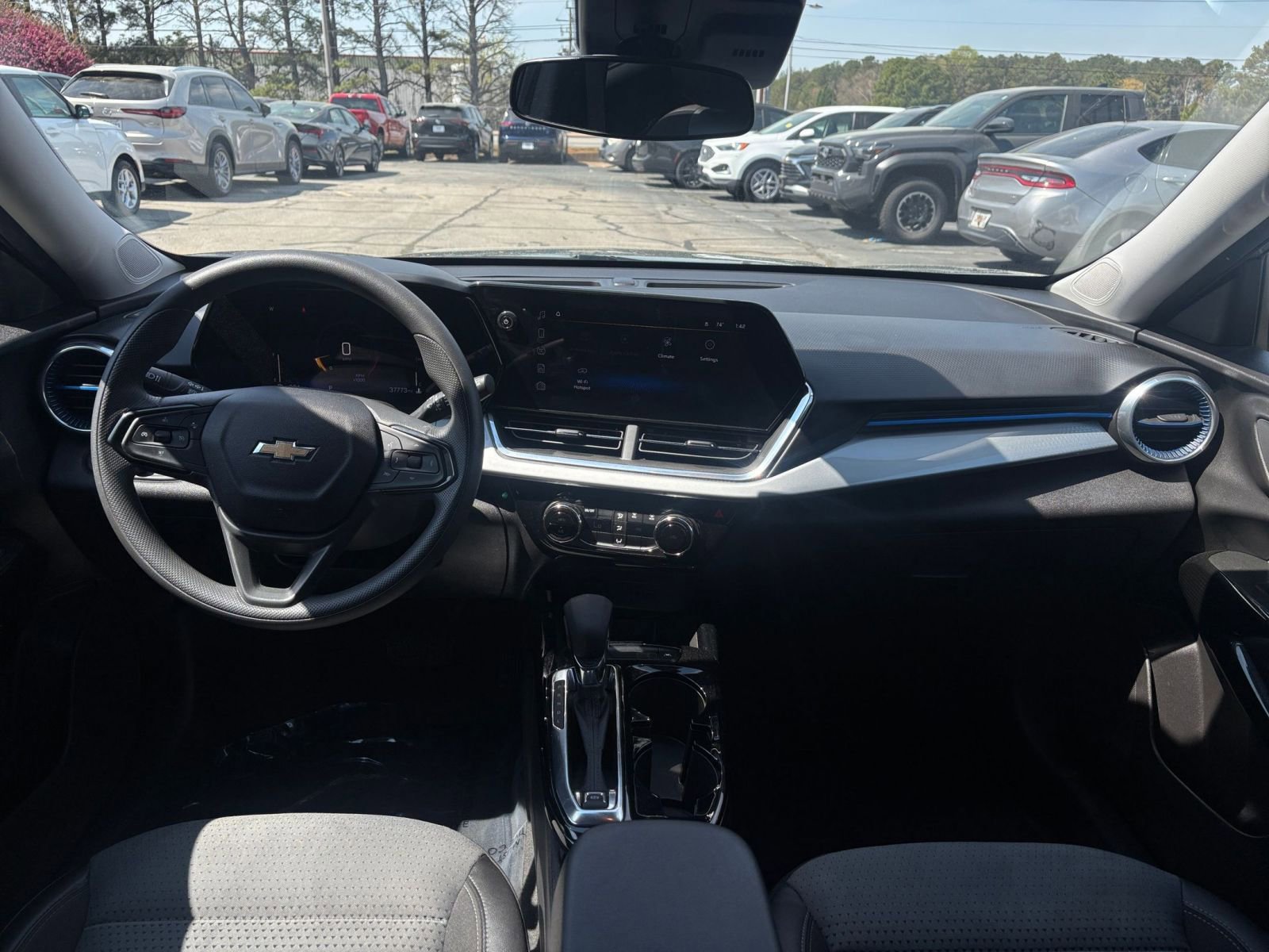 Thumbnail: 2025 Chevrolet Trax - 32