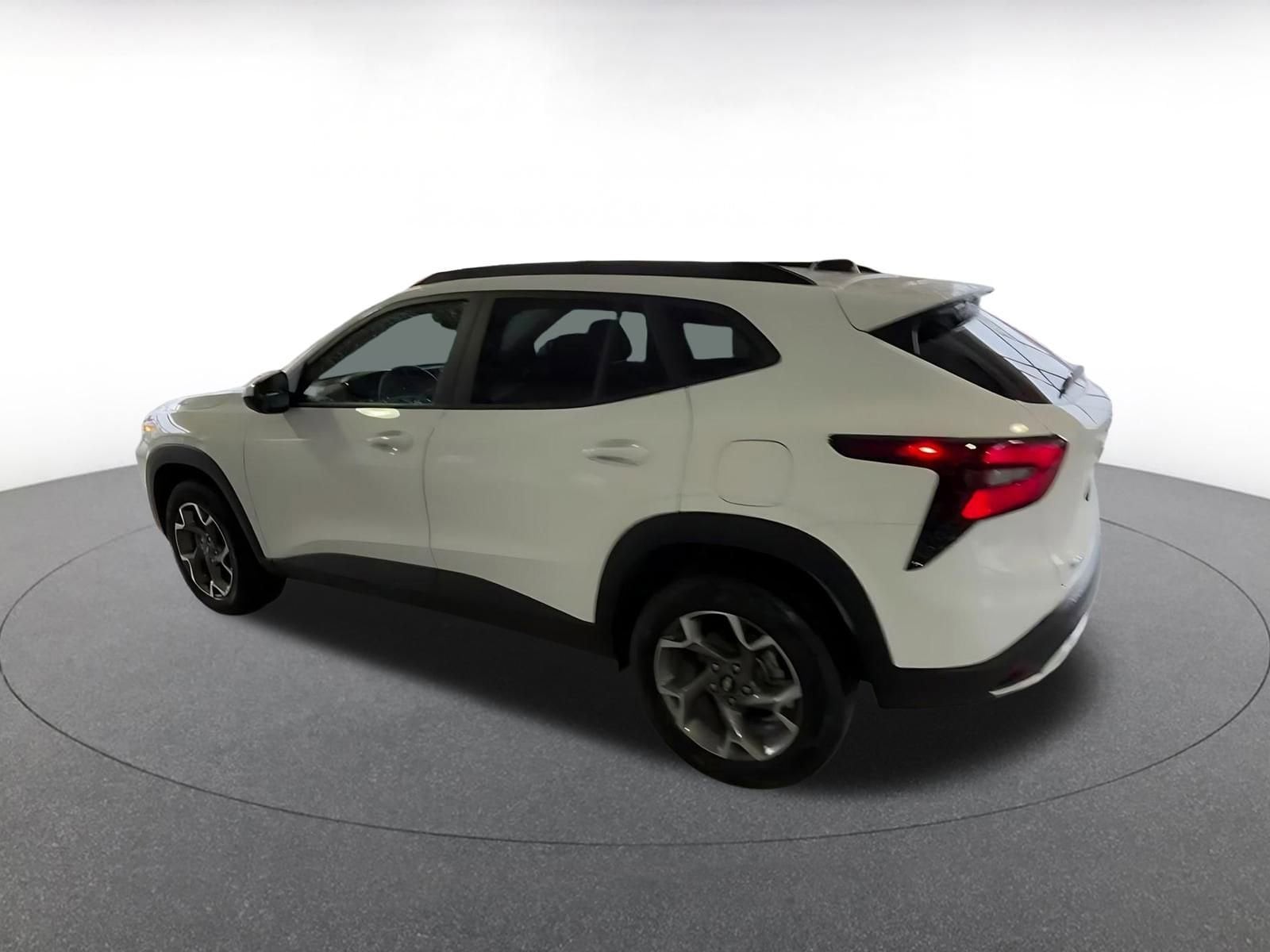 Thumbnail: 2025 Chevrolet Trax - 10