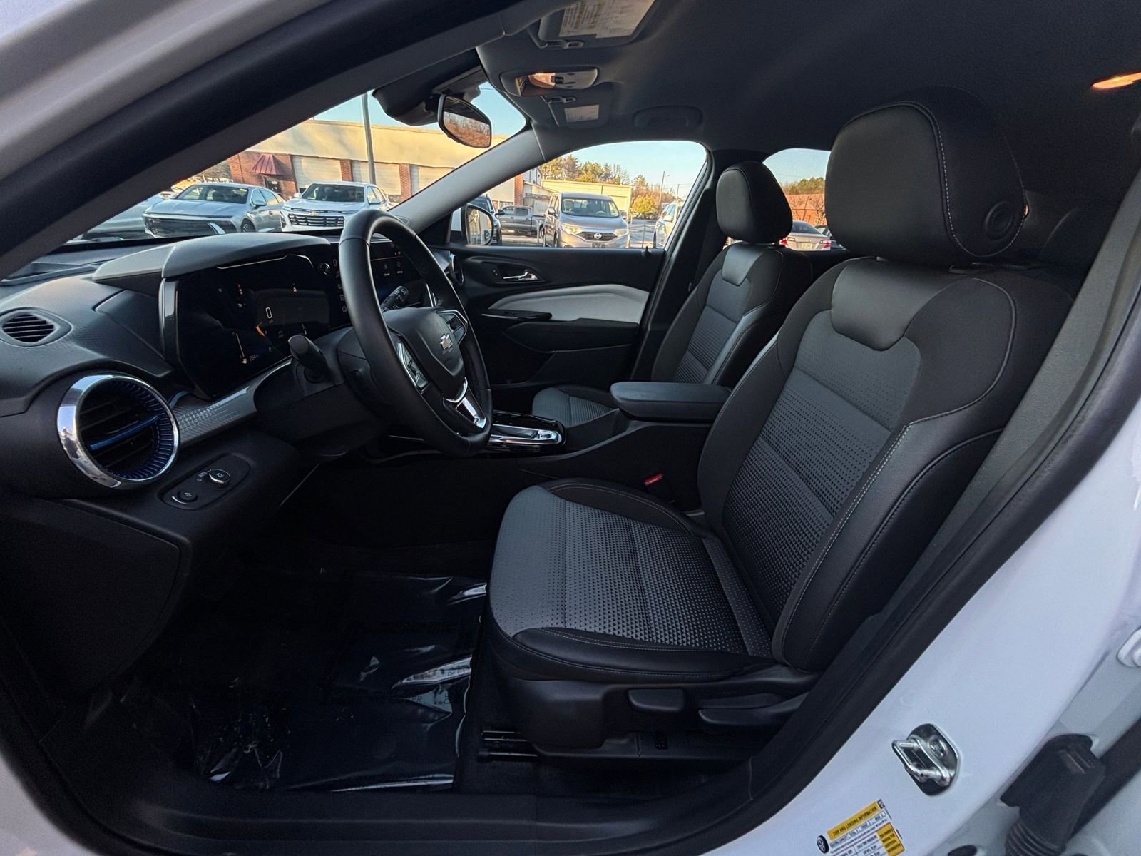 Thumbnail: 2025 Chevrolet Trax - 31