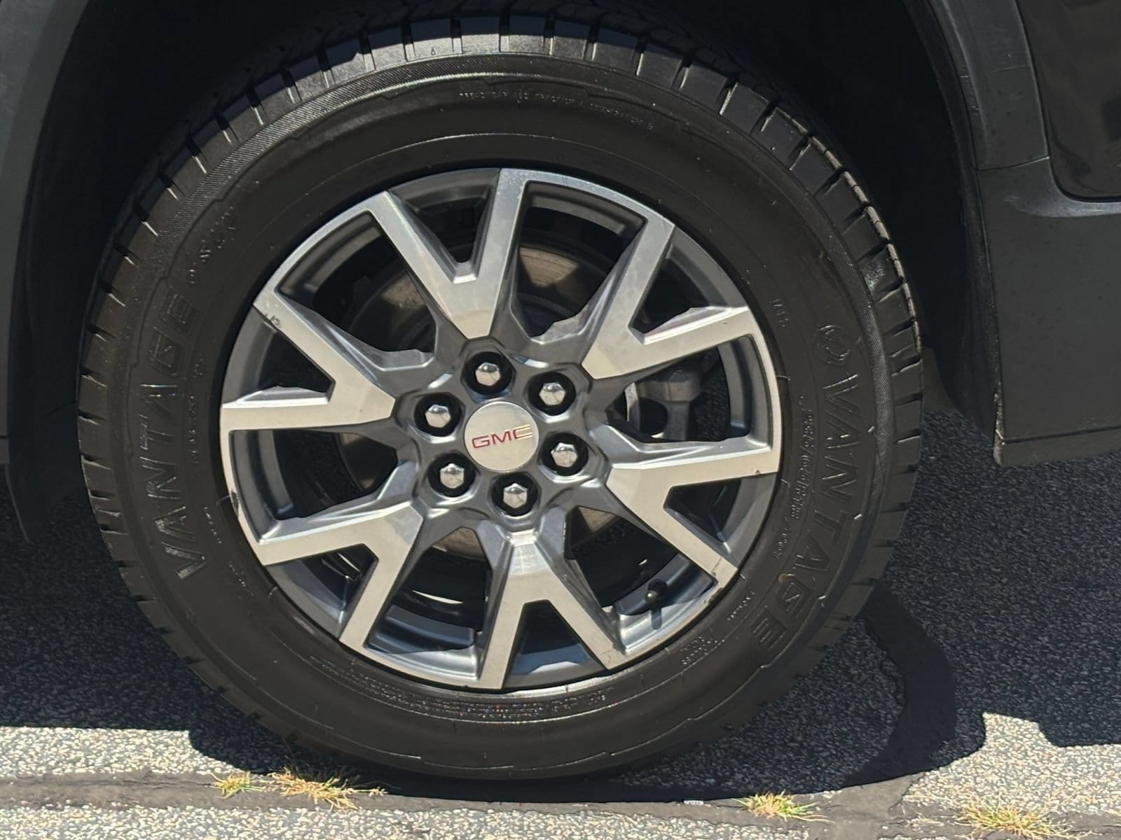 Thumbnail: 2023 GMC Acadia - 33