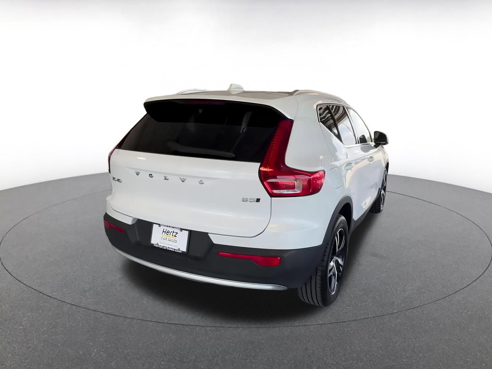 Thumbnail: 2024 Volvo XC40 - 13