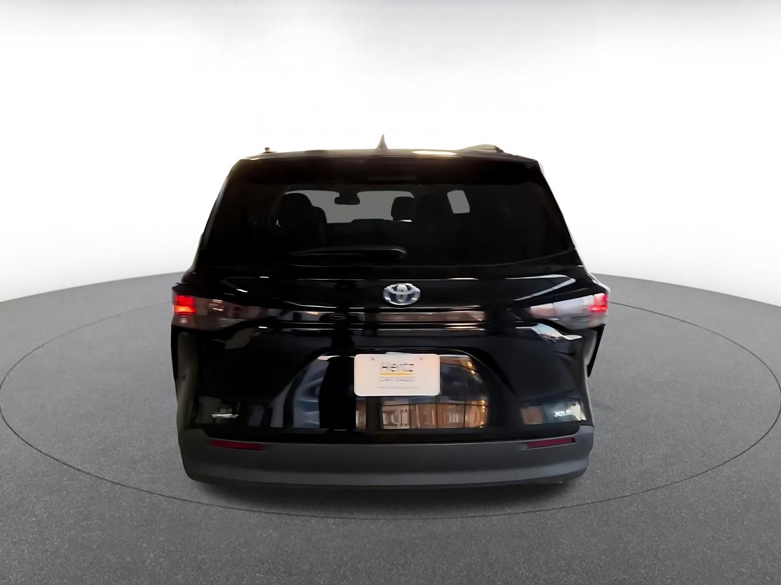 Thumbnail: 2025 Toyota Sienna - 13