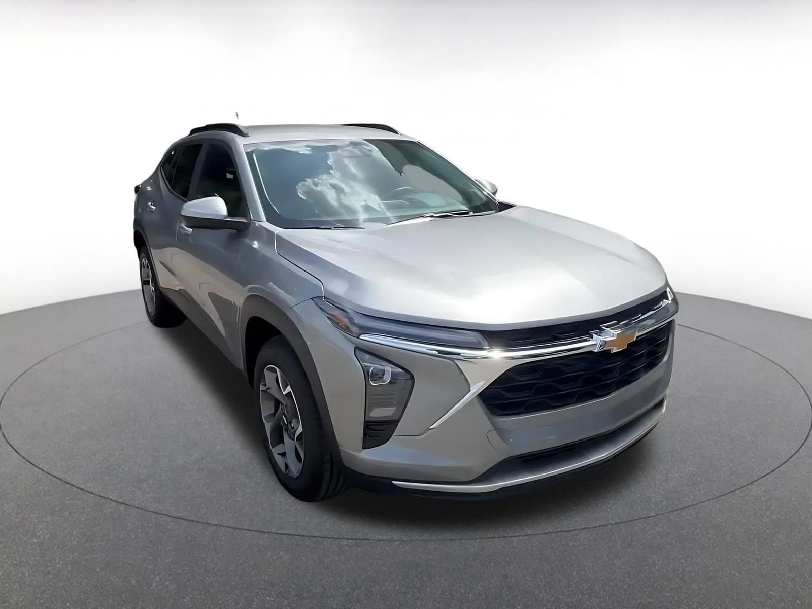 Thumbnail: 2025 Chevrolet Trax - 3