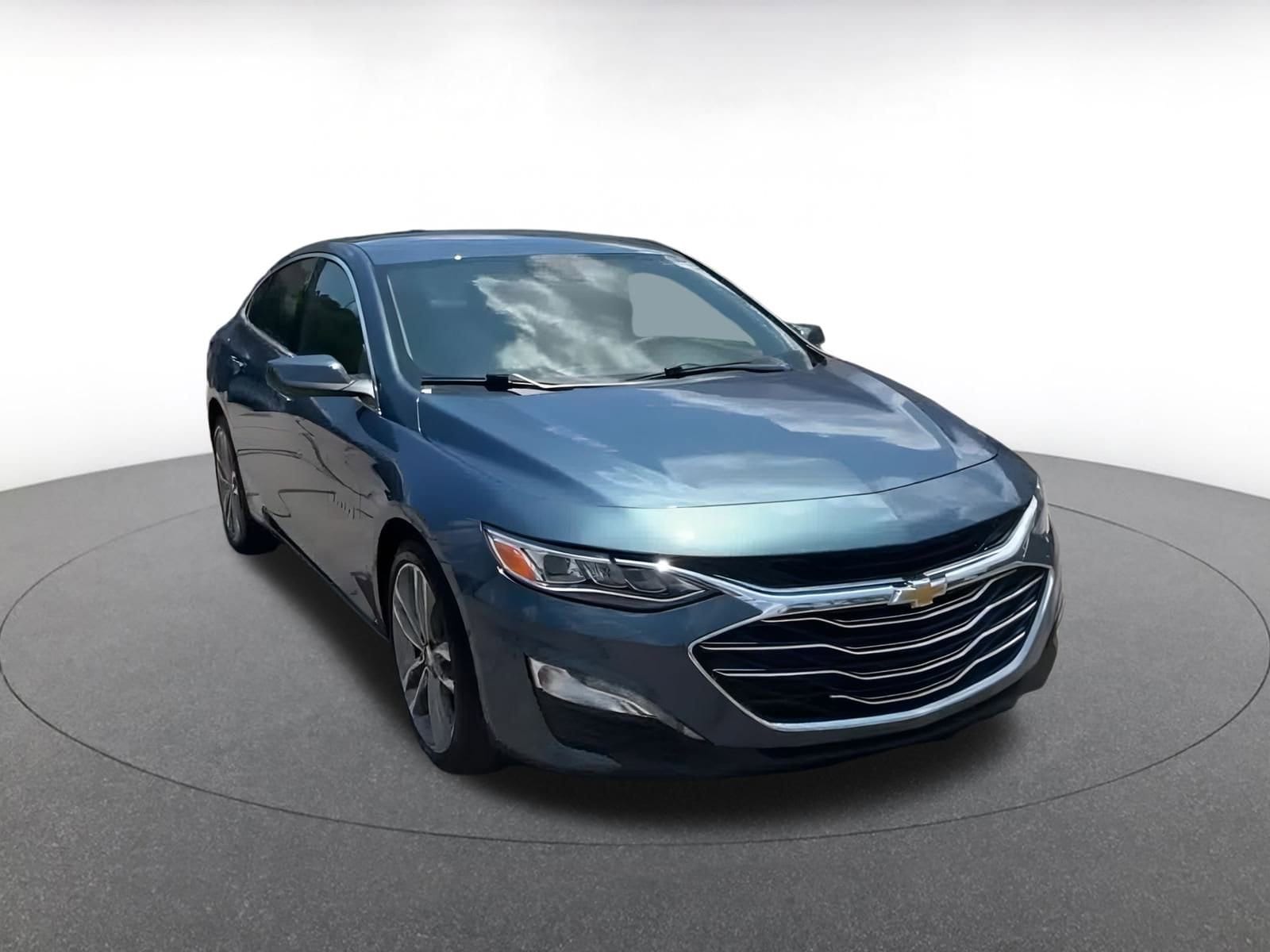 Thumbnail: 2024 Chevrolet Malibu - 3