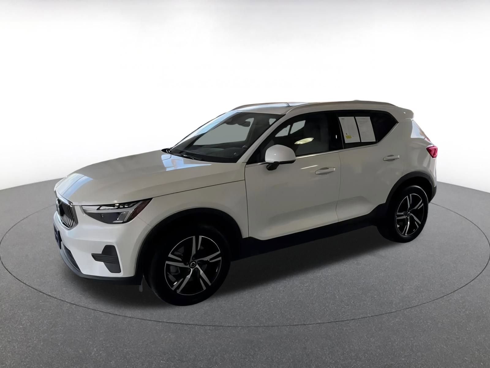 Thumbnail: 2024 Volvo XC40 - 6