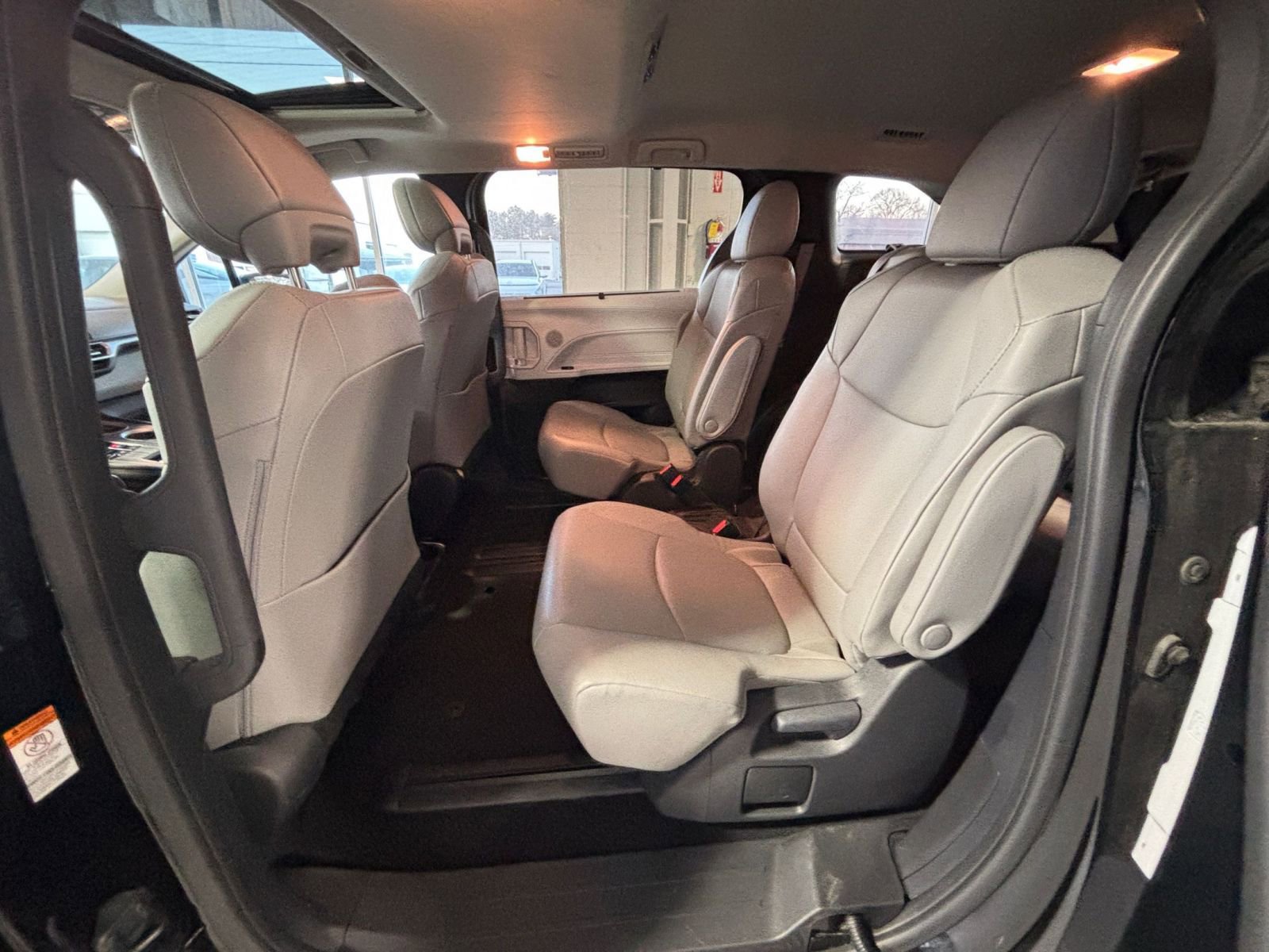 Thumbnail: 2025 Toyota Sienna - 28