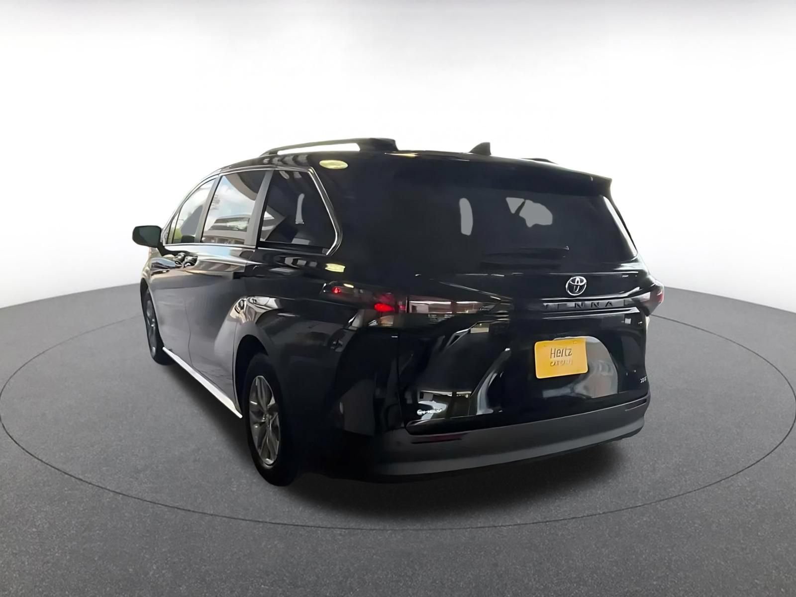 Thumbnail: 2025 Toyota Sienna - 10