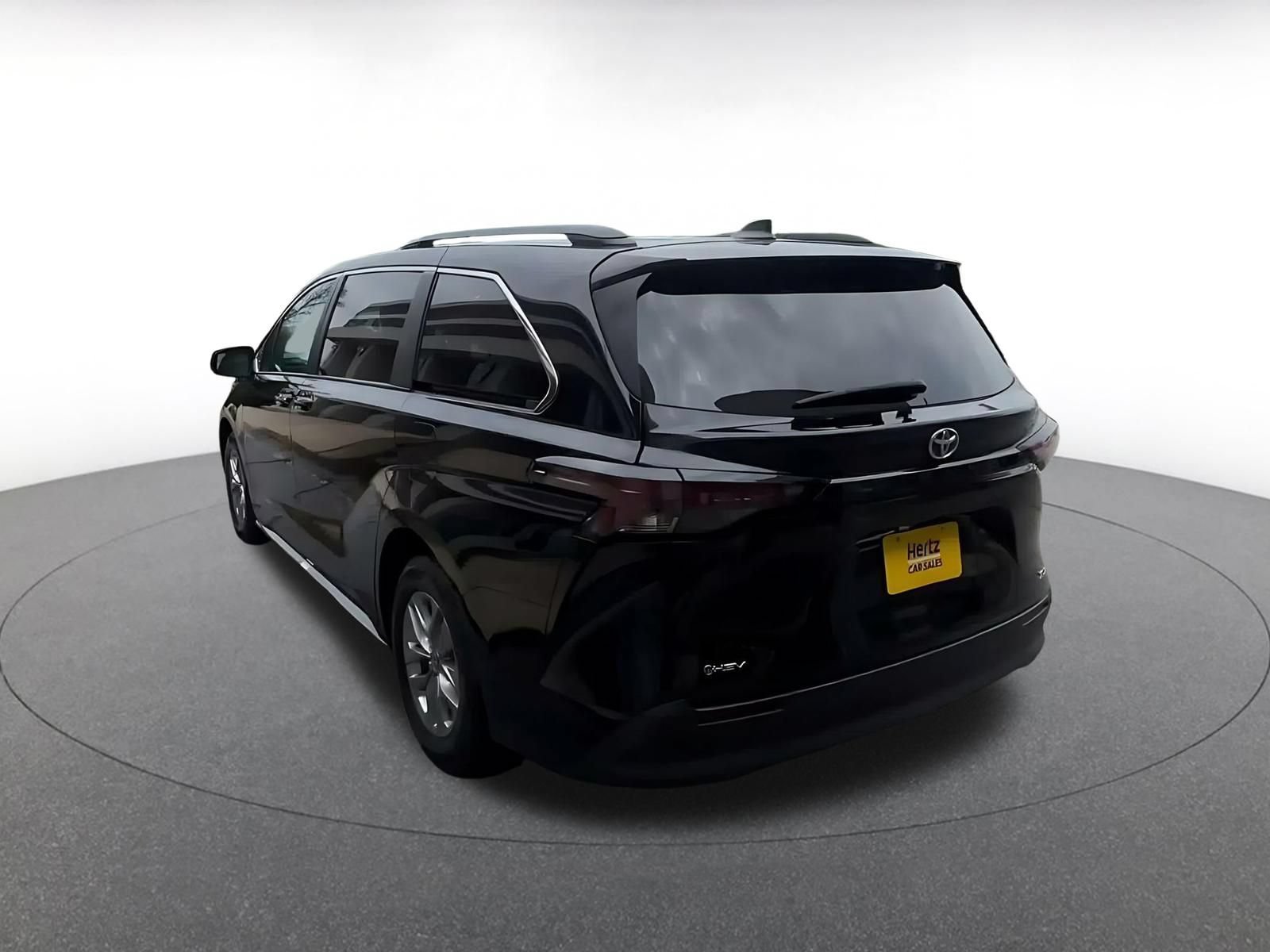 Thumbnail: 2025 Toyota Sienna - 10