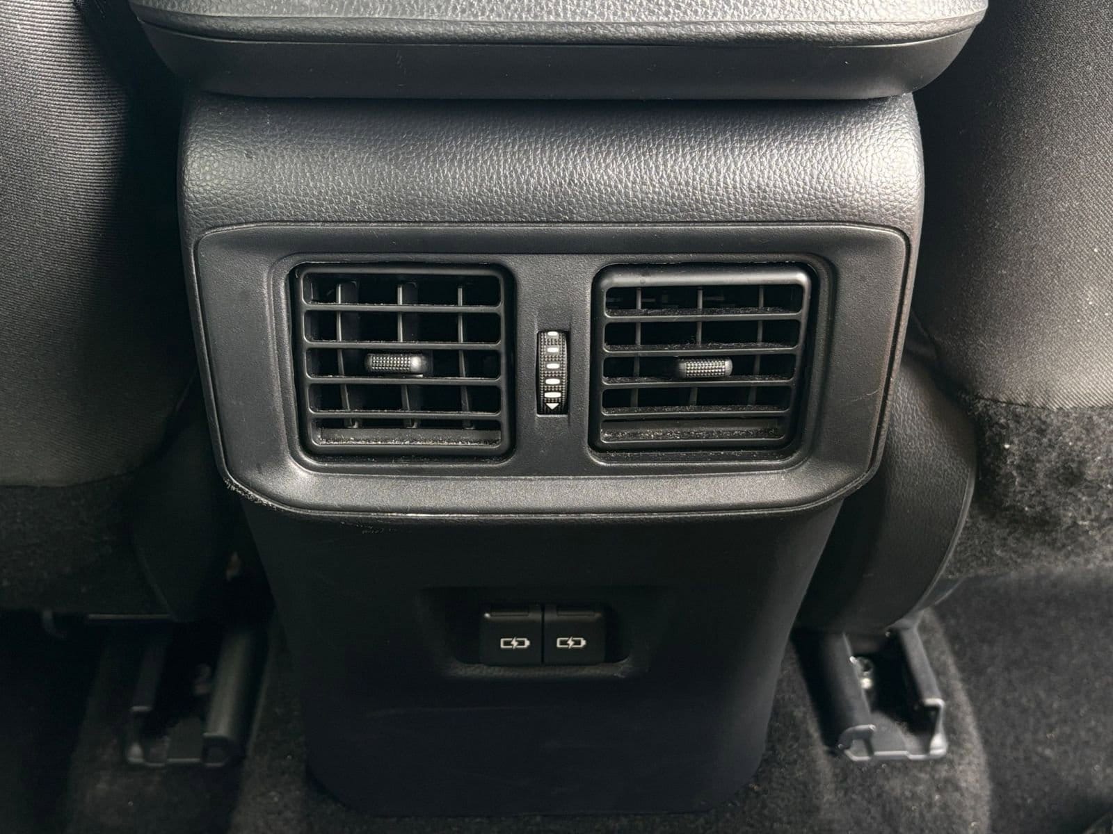 Thumbnail: 2025 Toyota RAV4 - 25