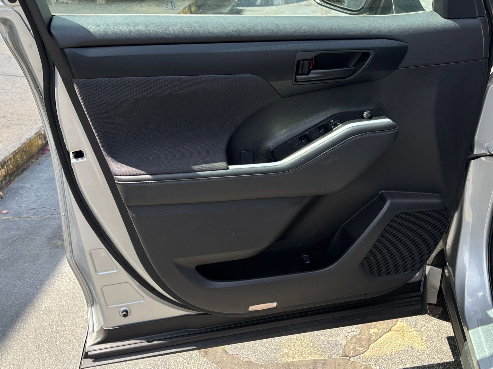 Thumbnail: 2025 Toyota Highlander - 18