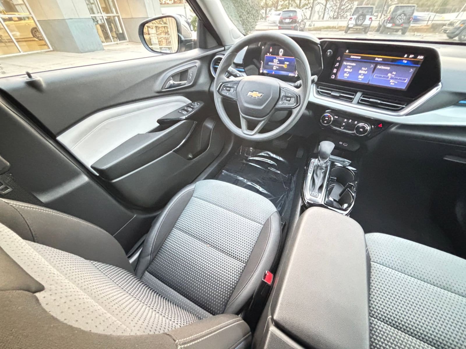 Thumbnail: 2025 Chevrolet Trax - 34