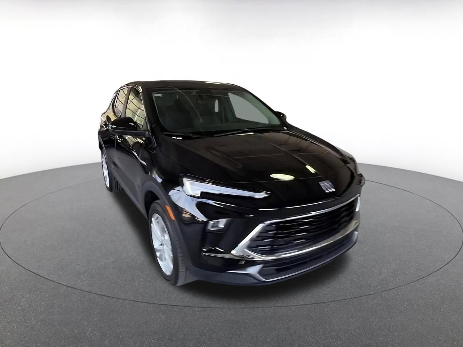 Thumbnail: 2025 Chevrolet Trax - 3