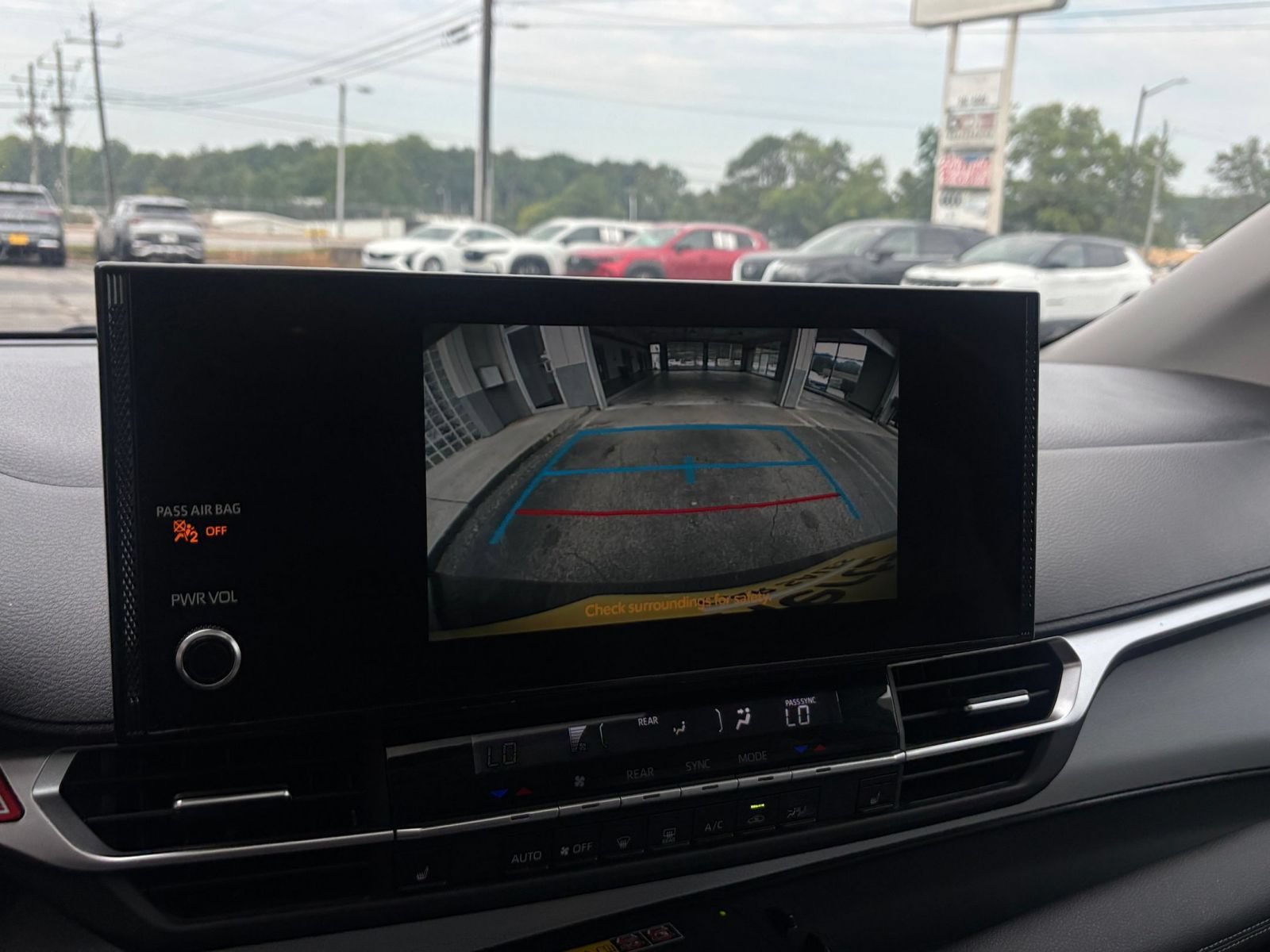 Thumbnail: 2025 Toyota Sienna - 25
