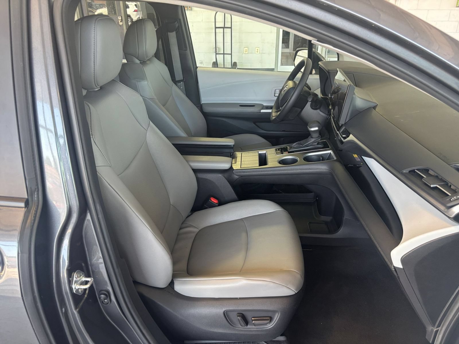 Thumbnail: 2025 Toyota Sienna - 34