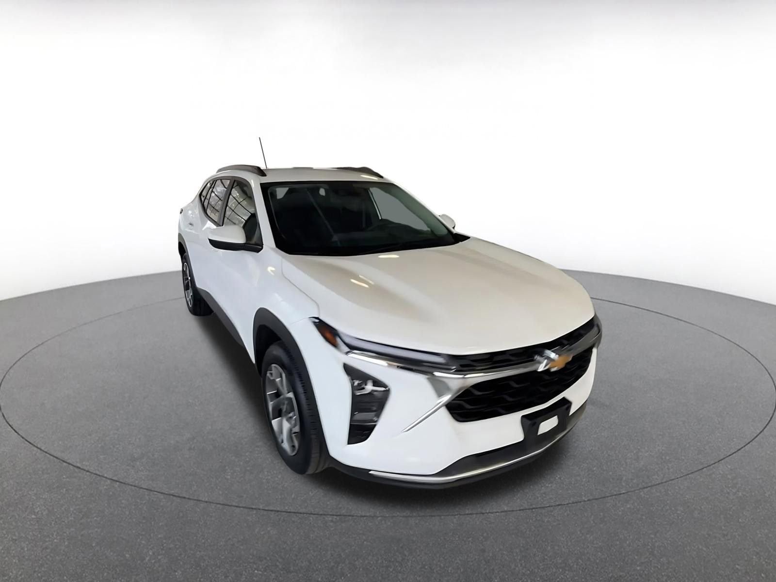 Thumbnail: 2025 Chevrolet Trax - 3