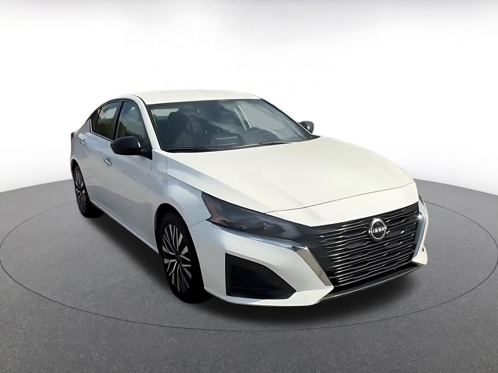 Thumbnail: 2025 Nissan Altima - 3