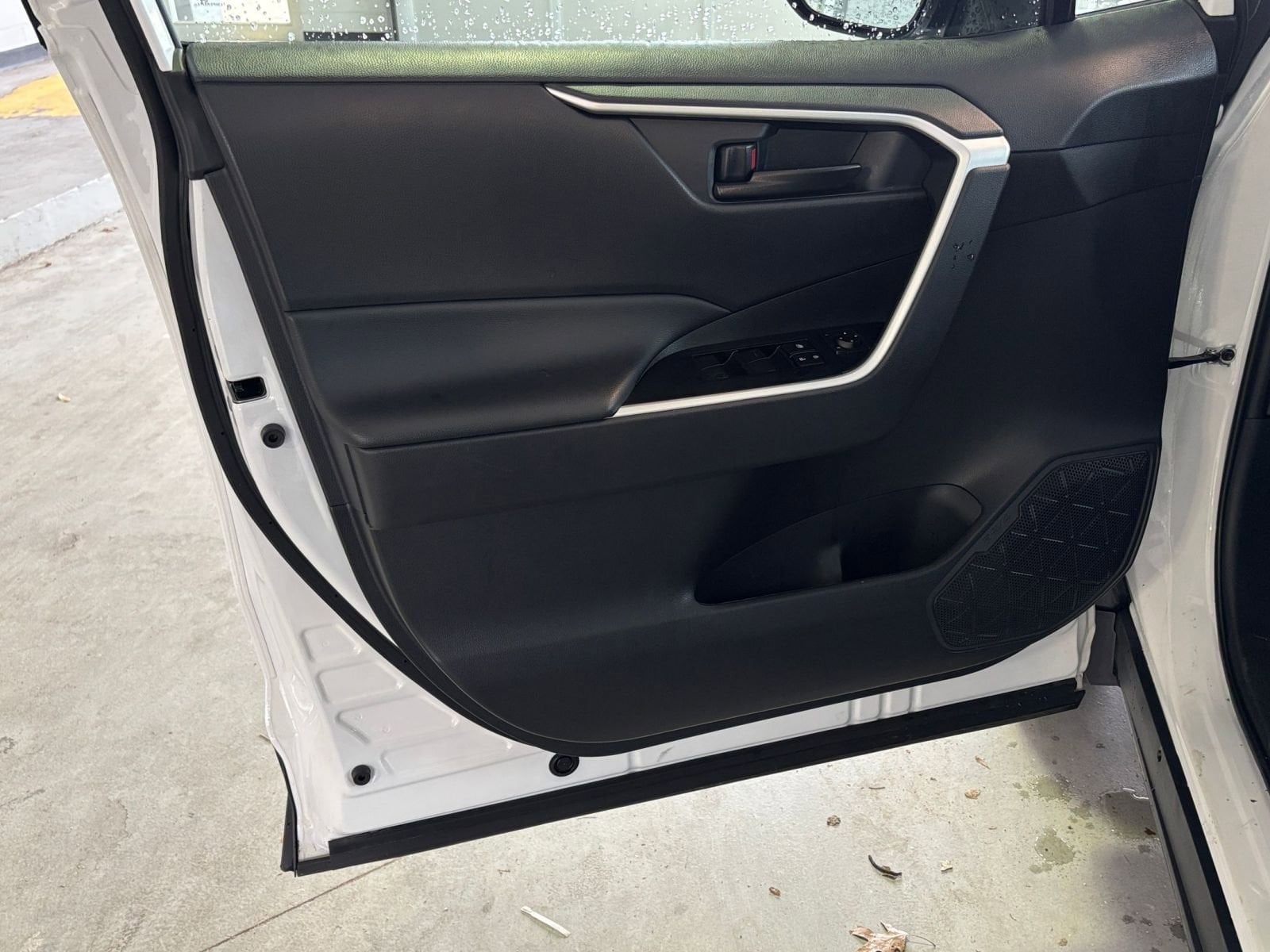 Thumbnail: 2025 Toyota RAV4 - 26