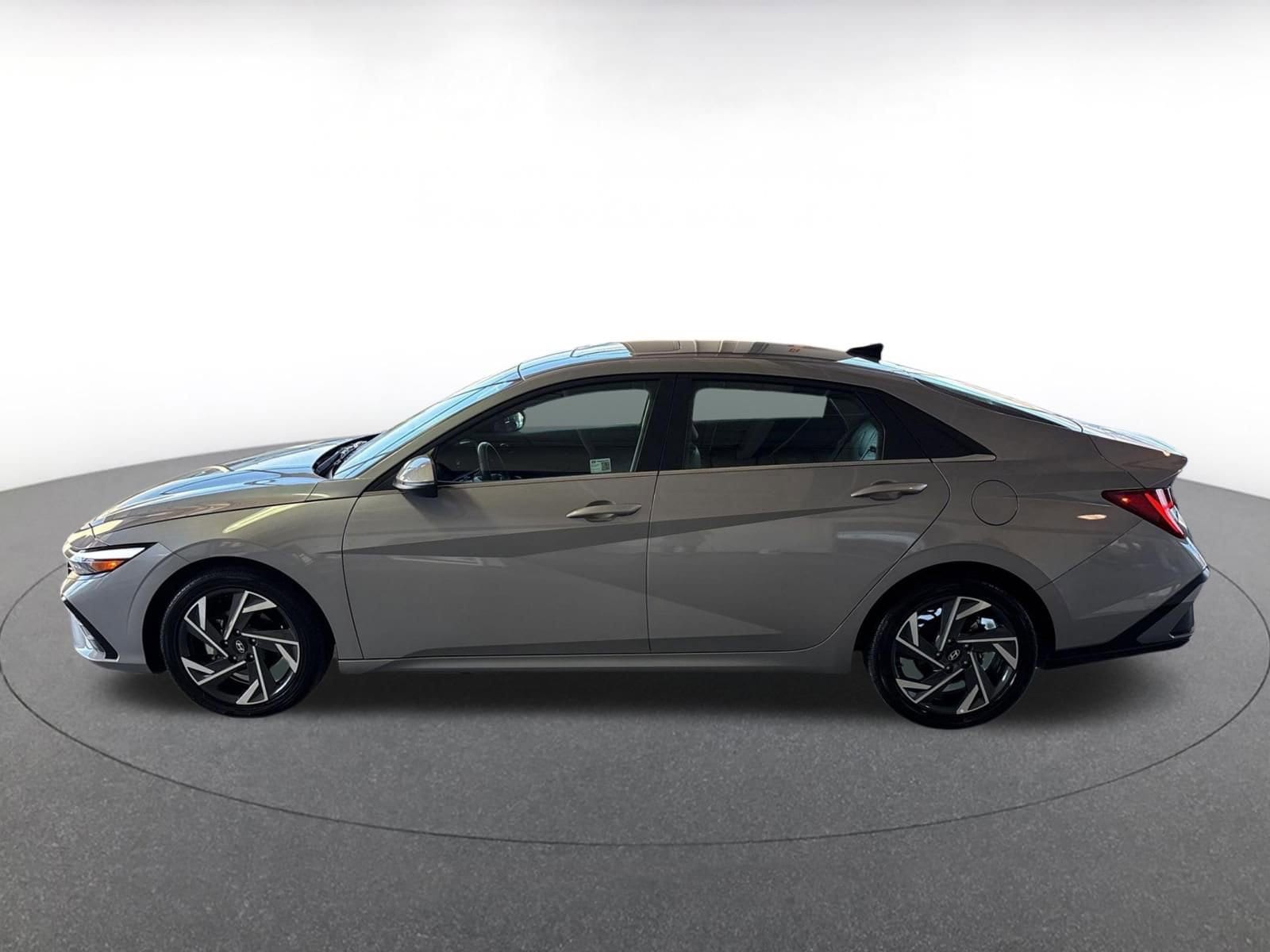 Thumbnail: 2025 Hyundai Elantra - 3