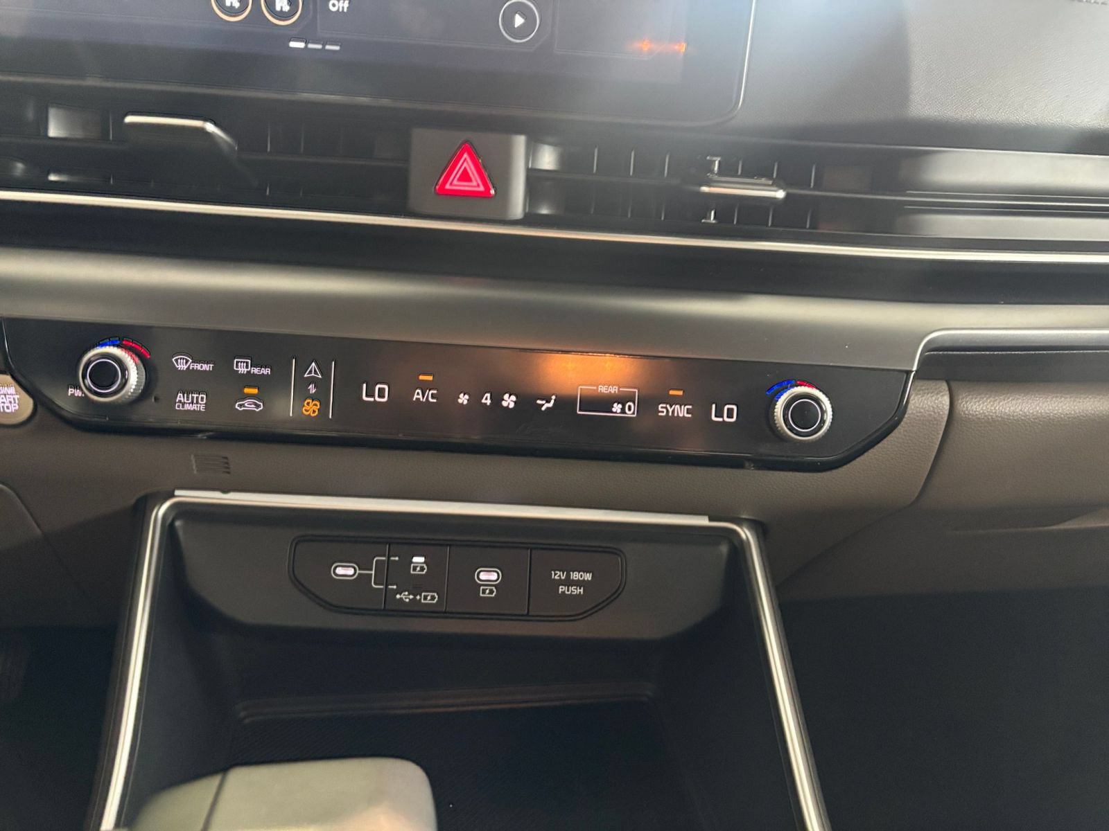 Thumbnail: 2026 Kia Carnival - 17
