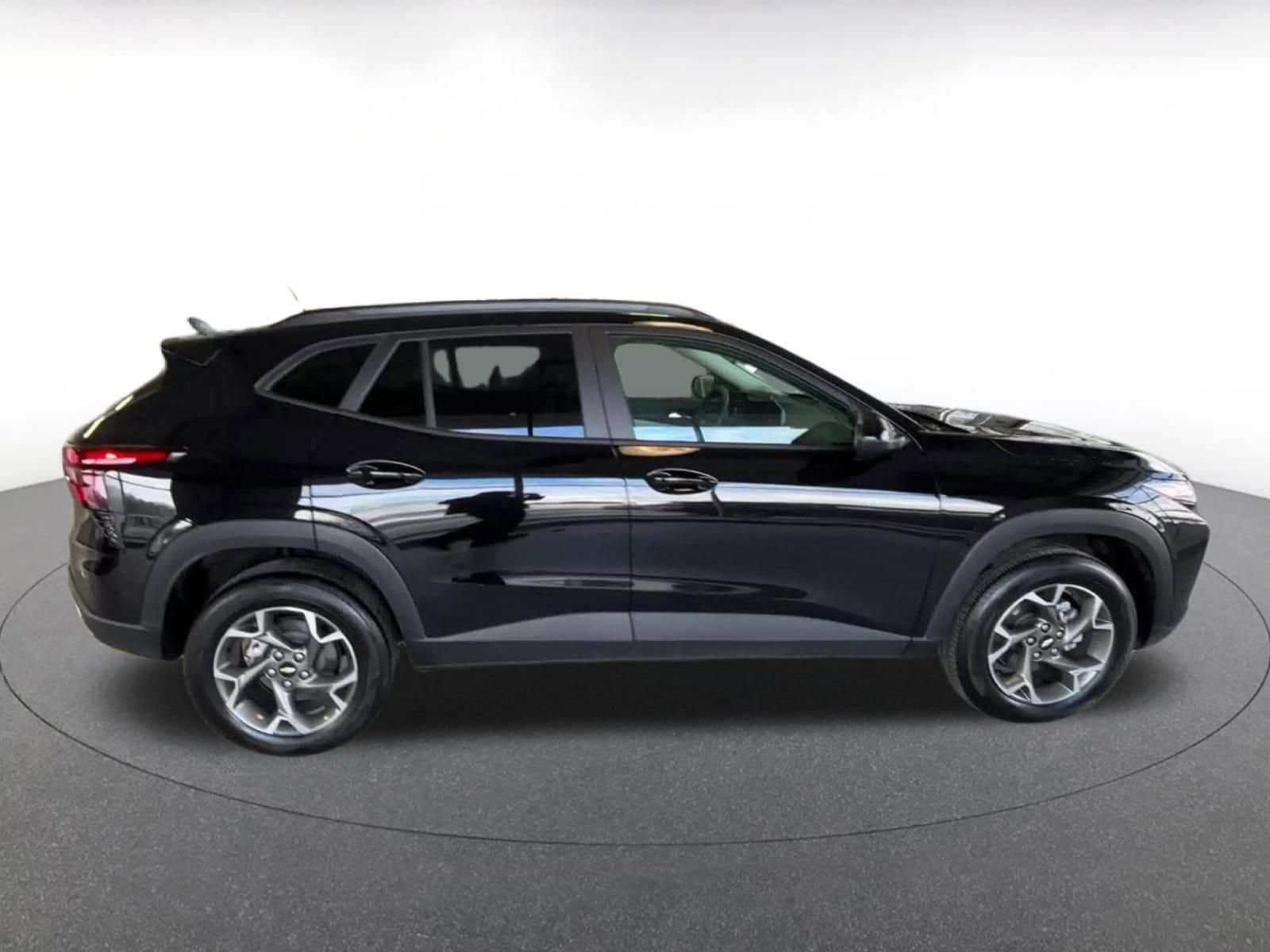 Thumbnail: 2025 Chevrolet Trax - 16