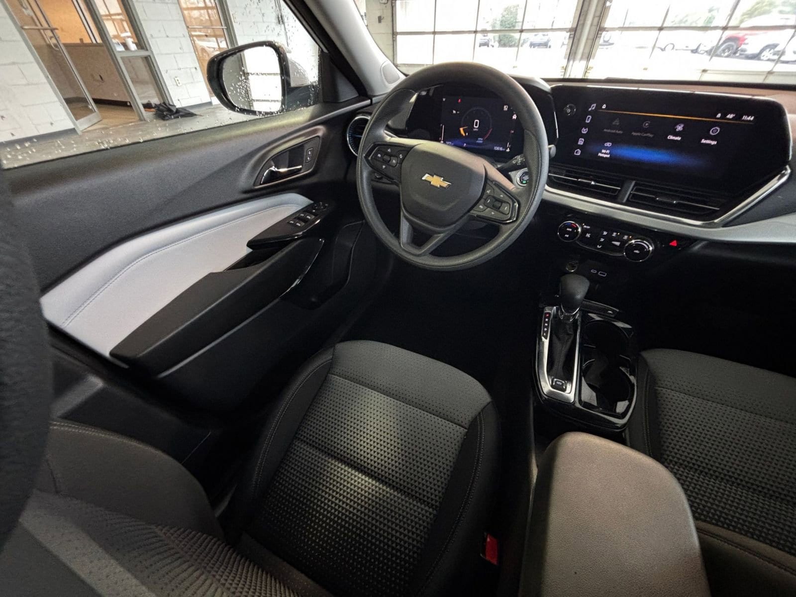 Thumbnail: 2025 Chevrolet Trax - 33