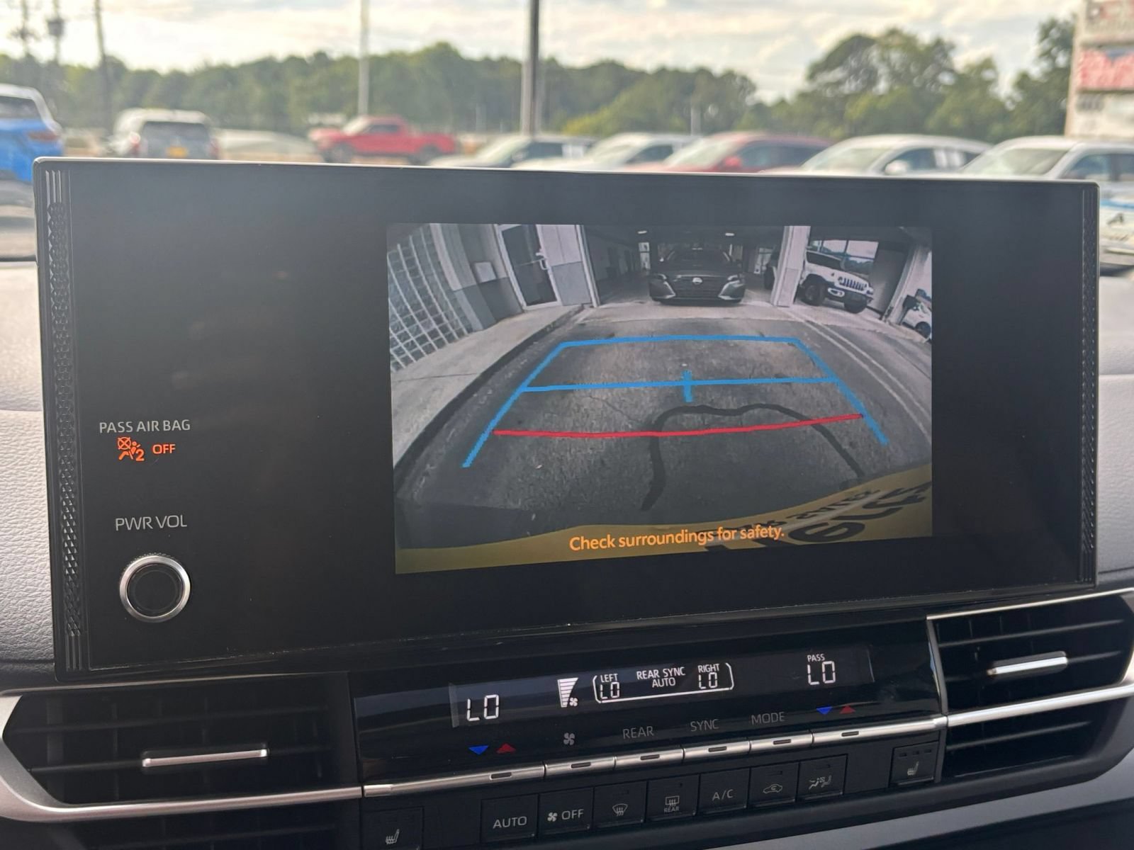 Thumbnail: 2025 Toyota Sienna - 25