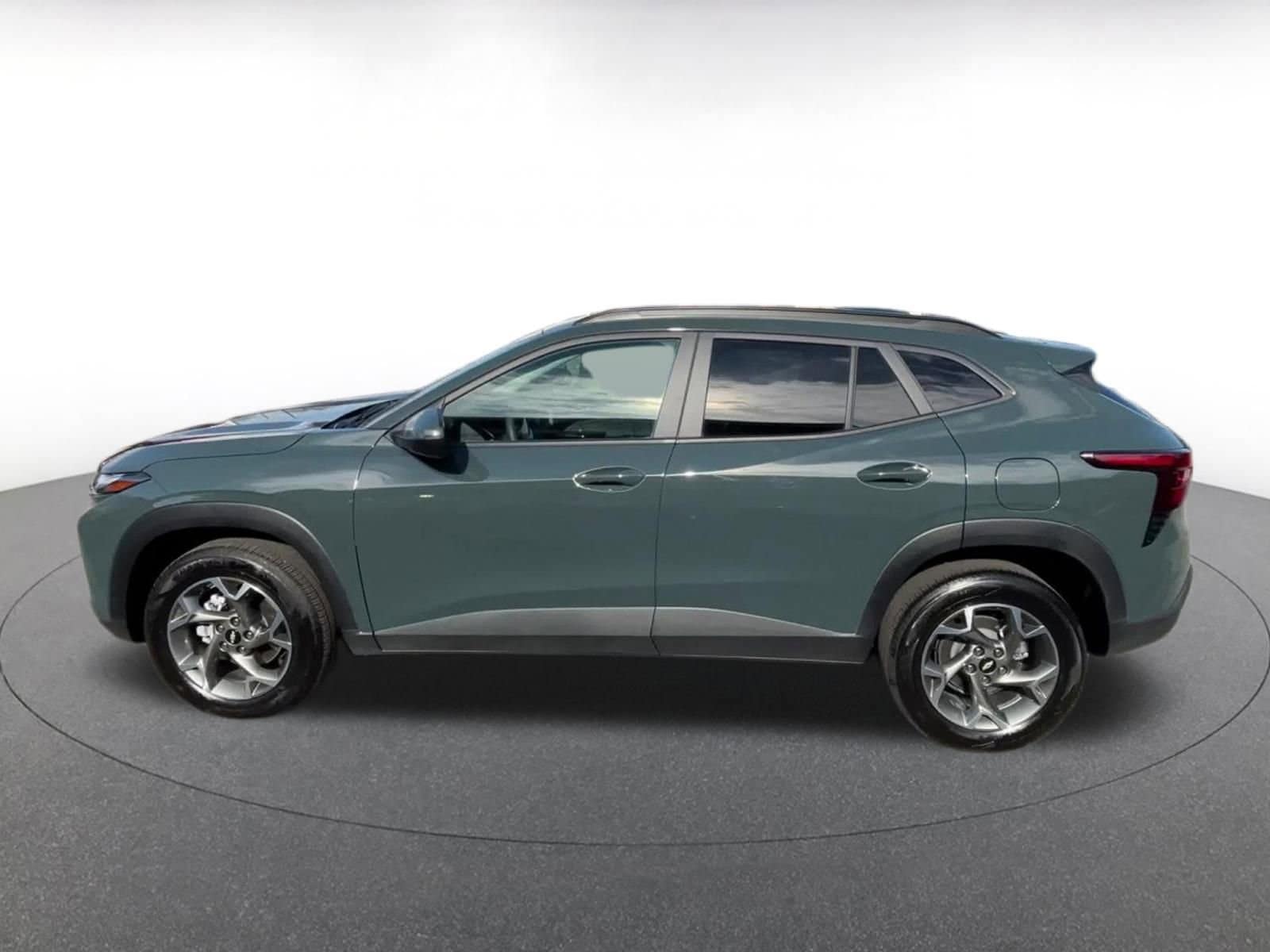 Thumbnail: 2025 Chevrolet Trax - 8