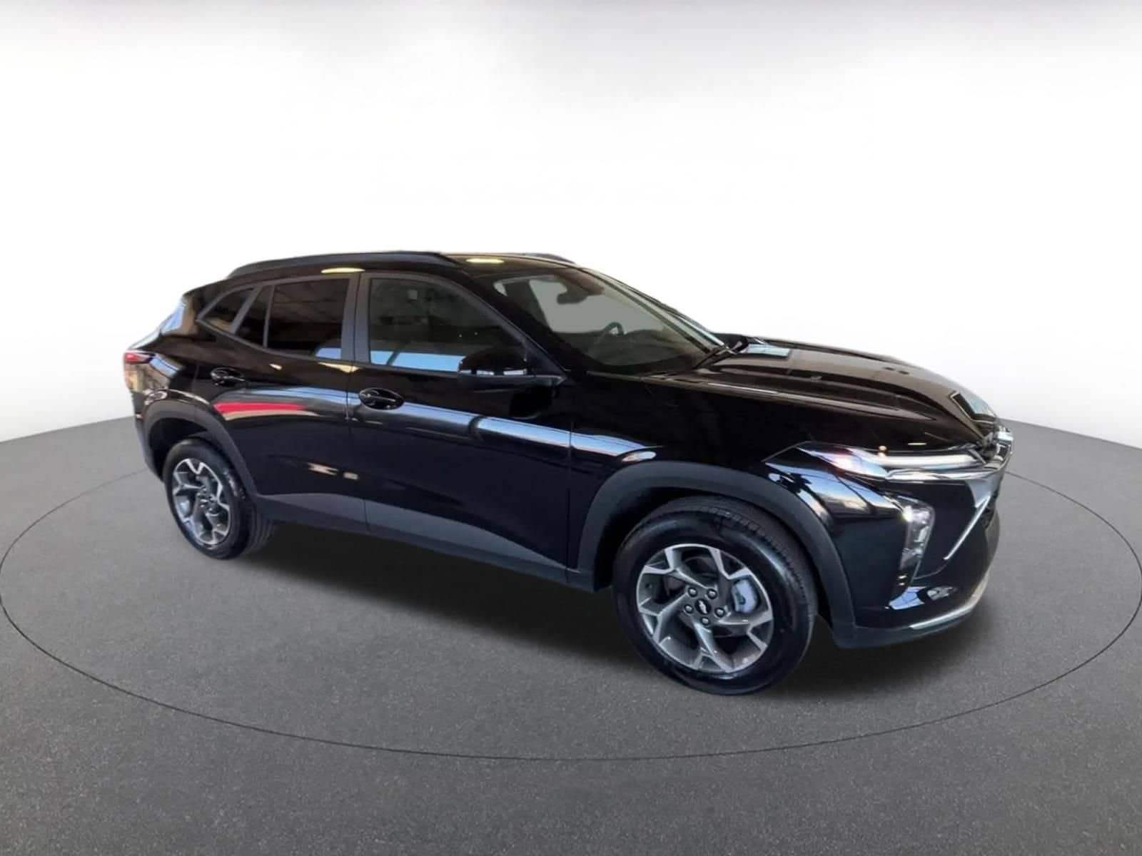 Thumbnail: 2025 Chevrolet Trax - 5