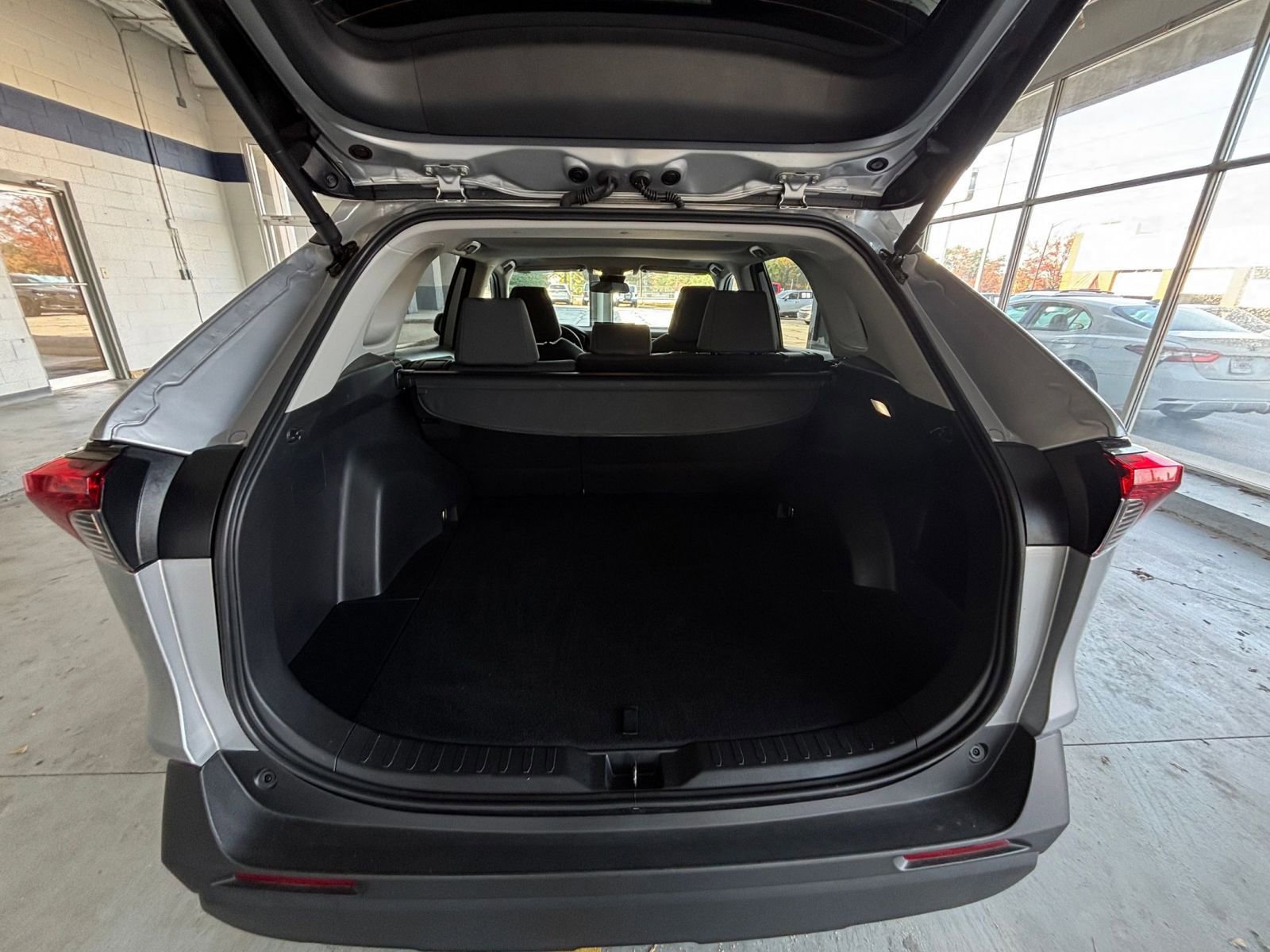 Thumbnail: 2025 Toyota RAV4 - 32