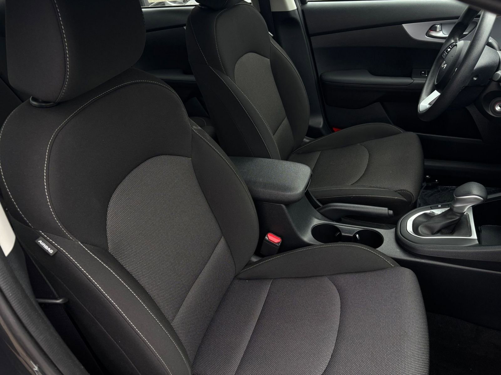 2024 Kia Forte LXS 34