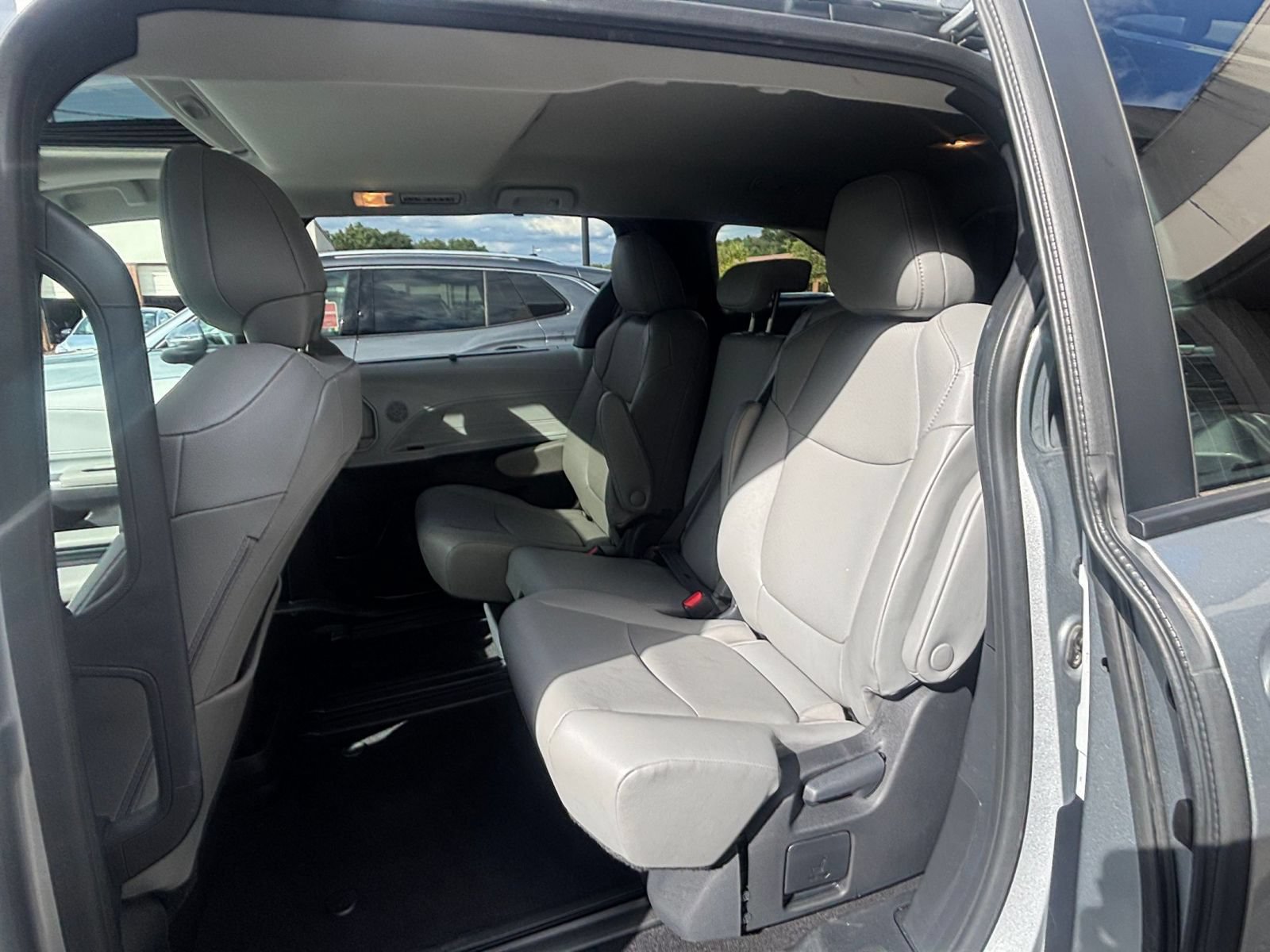 Thumbnail: 2025 Toyota Sienna - 26
