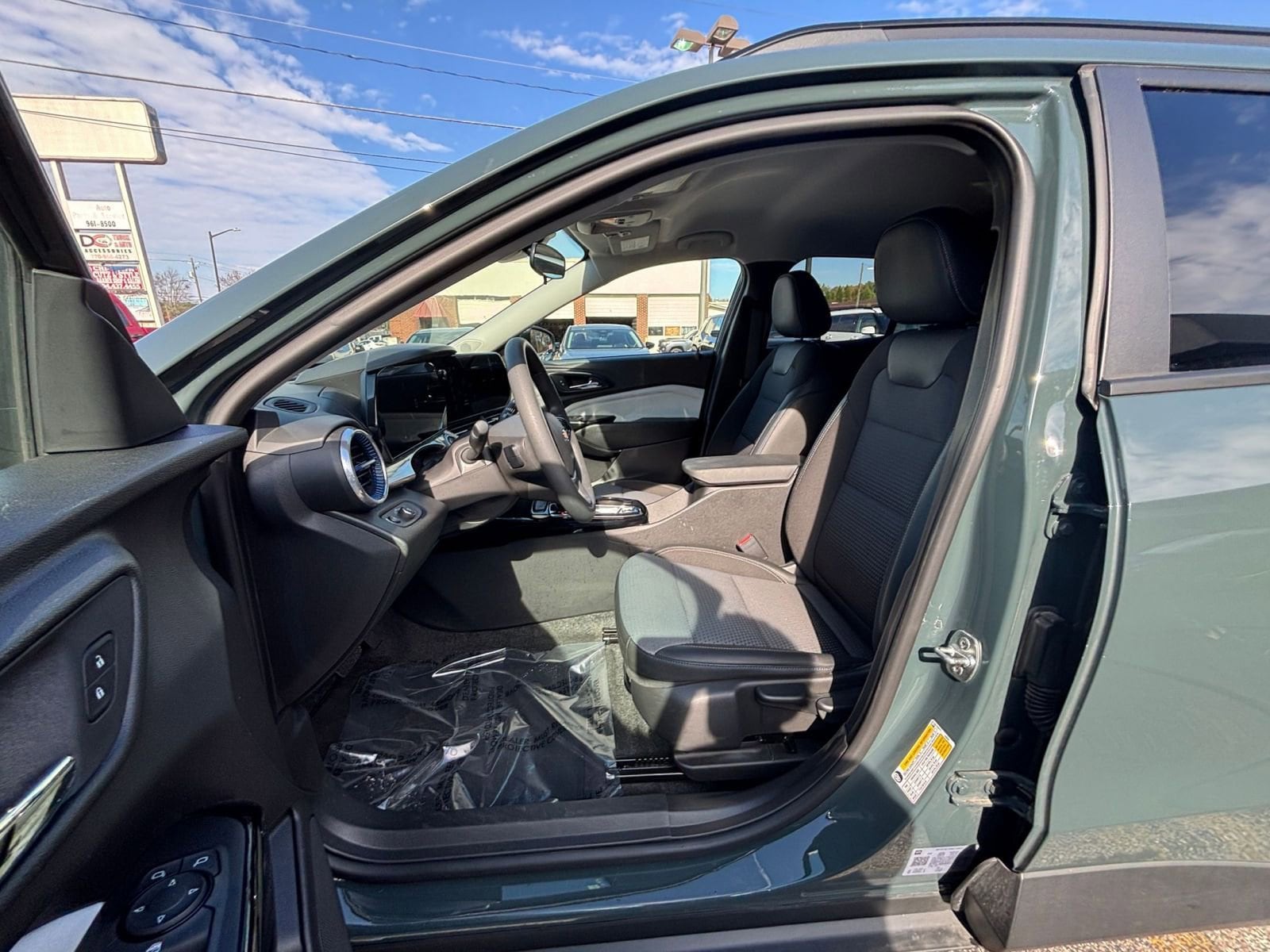 Thumbnail: 2025 Chevrolet Trax - 26