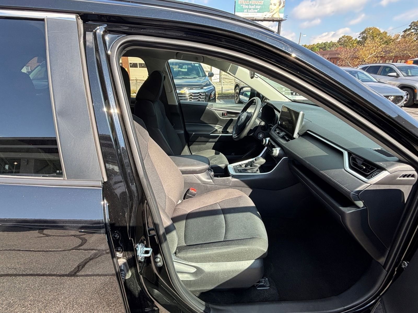 Thumbnail: 2025 Toyota RAV4 - 35