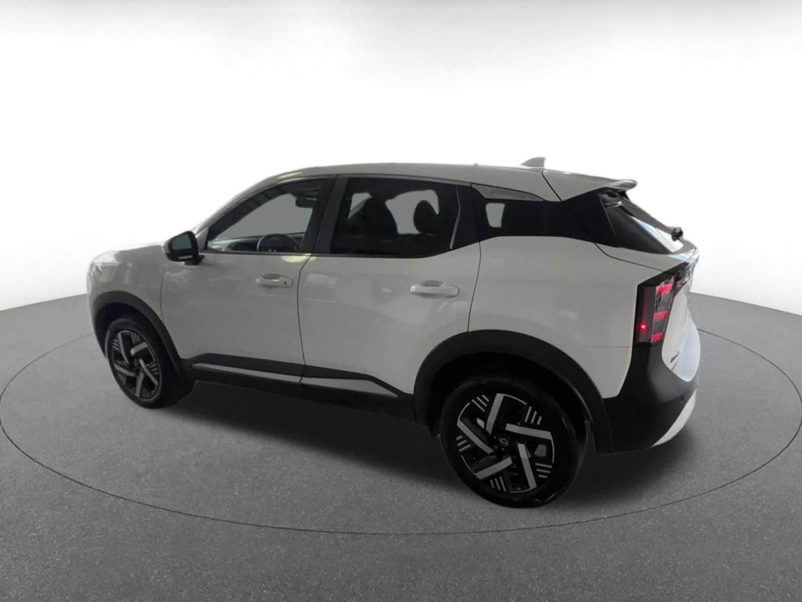 Thumbnail: 2025 Nissan Kicks - 10