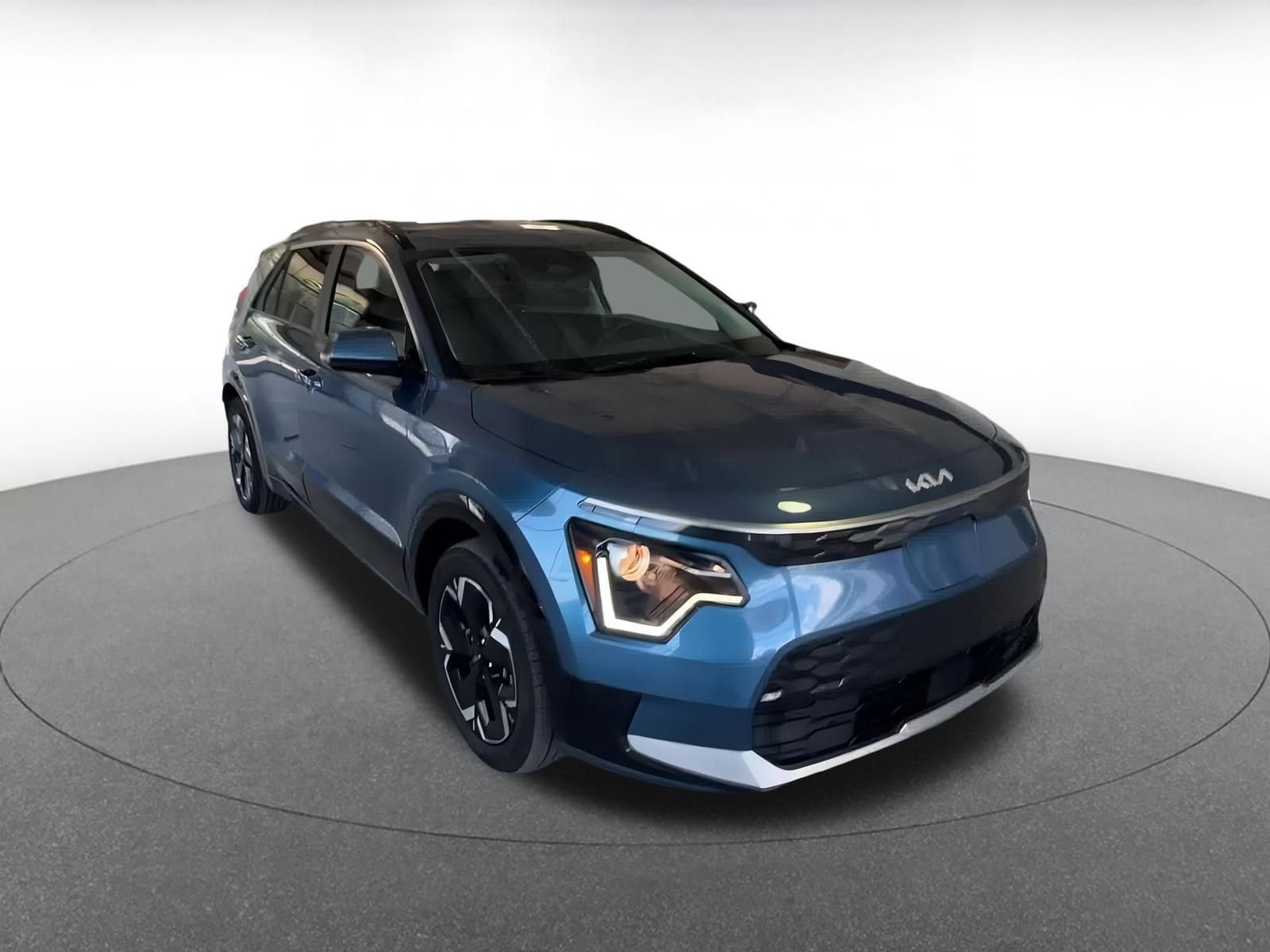 Thumbnail: 2023 Kia Niro - 3