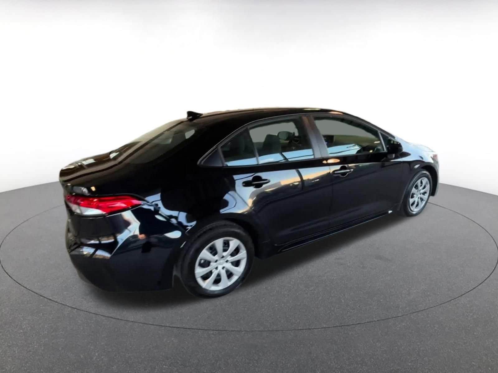 Thumbnail: 2025 Toyota Corolla - 18