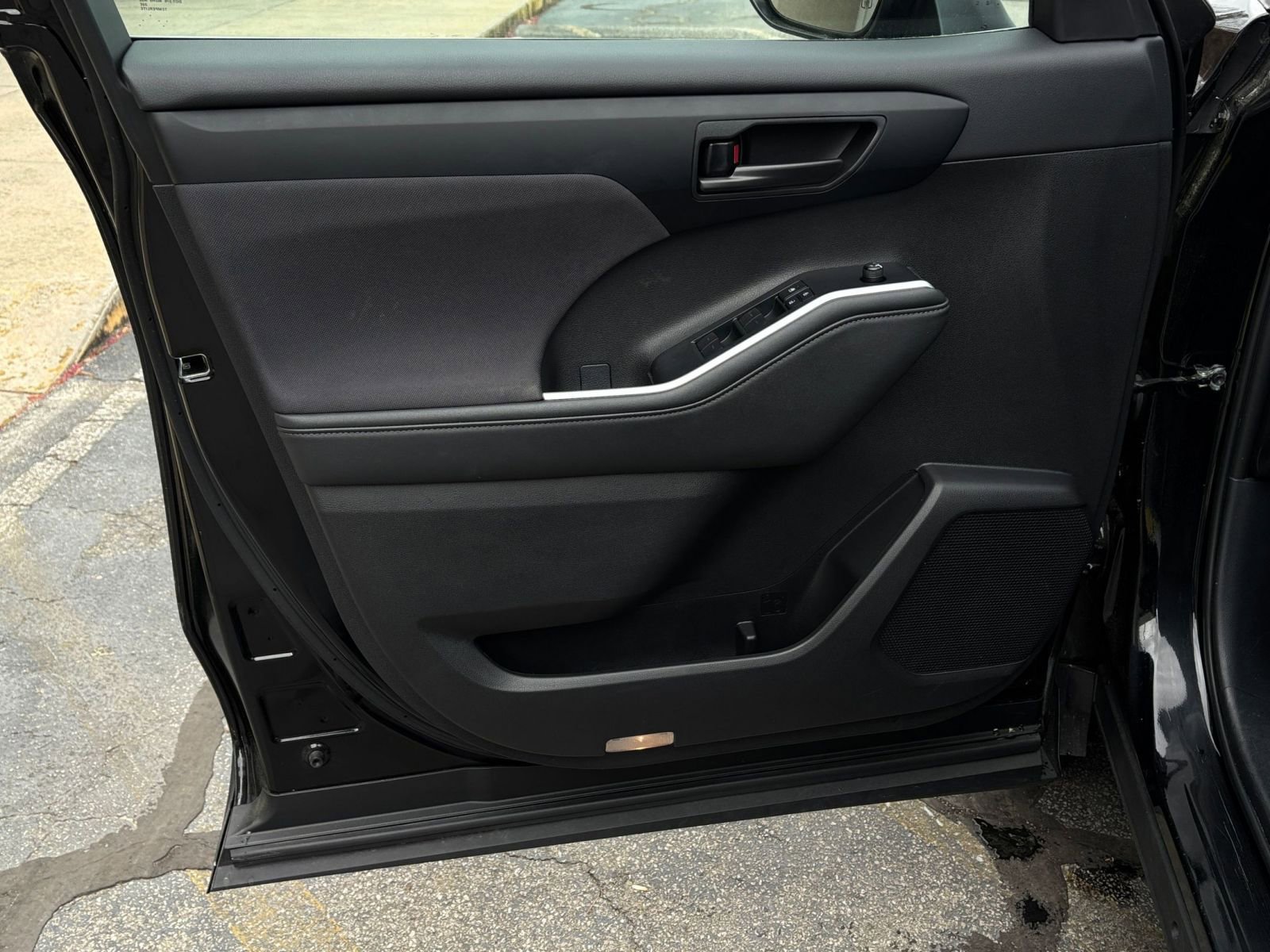 Thumbnail: 2025 Toyota Highlander - 25