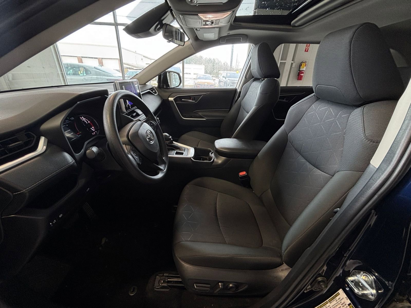 Thumbnail: 2025 Toyota RAV4 - 28