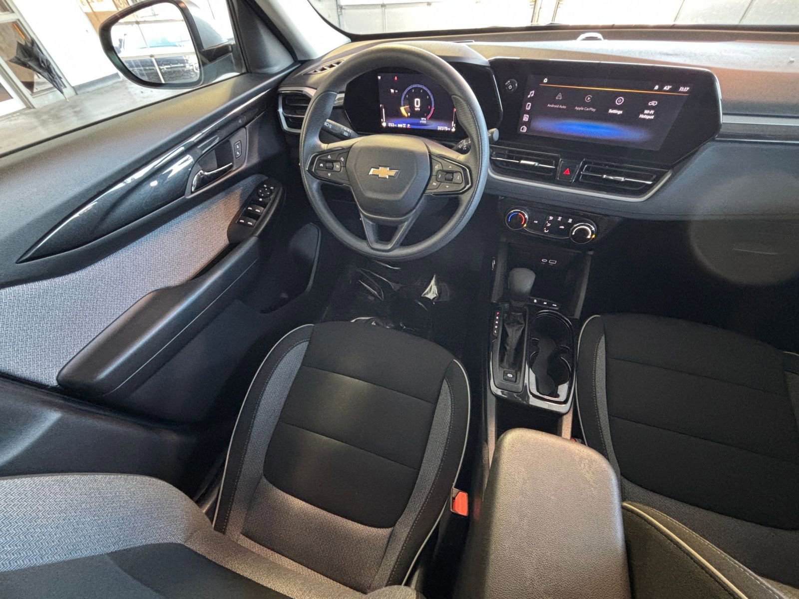 Thumbnail: 2025 Chevrolet TrailBlazer - 32