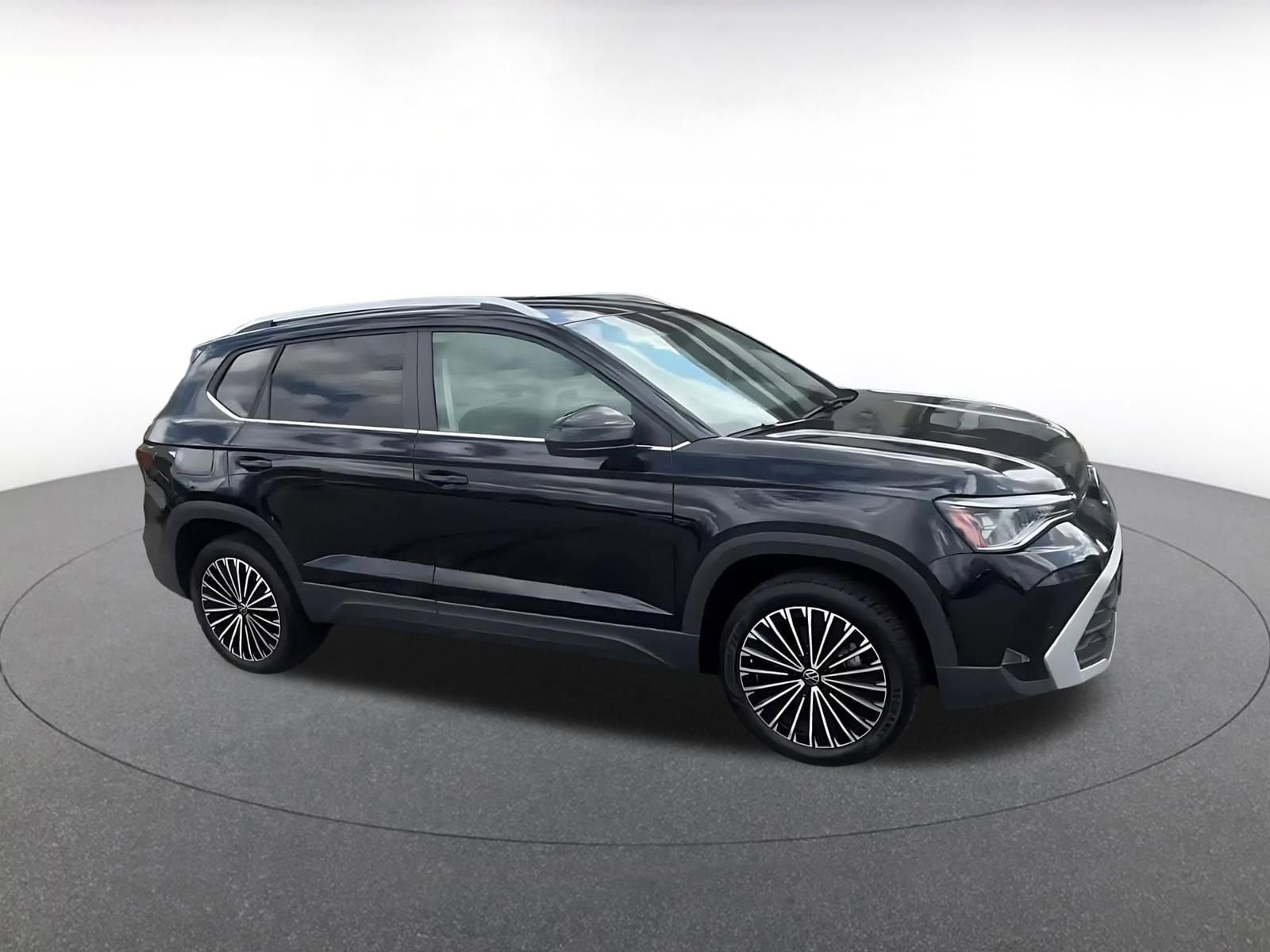 Thumbnail: 2025 Volkswagen Taos - 3