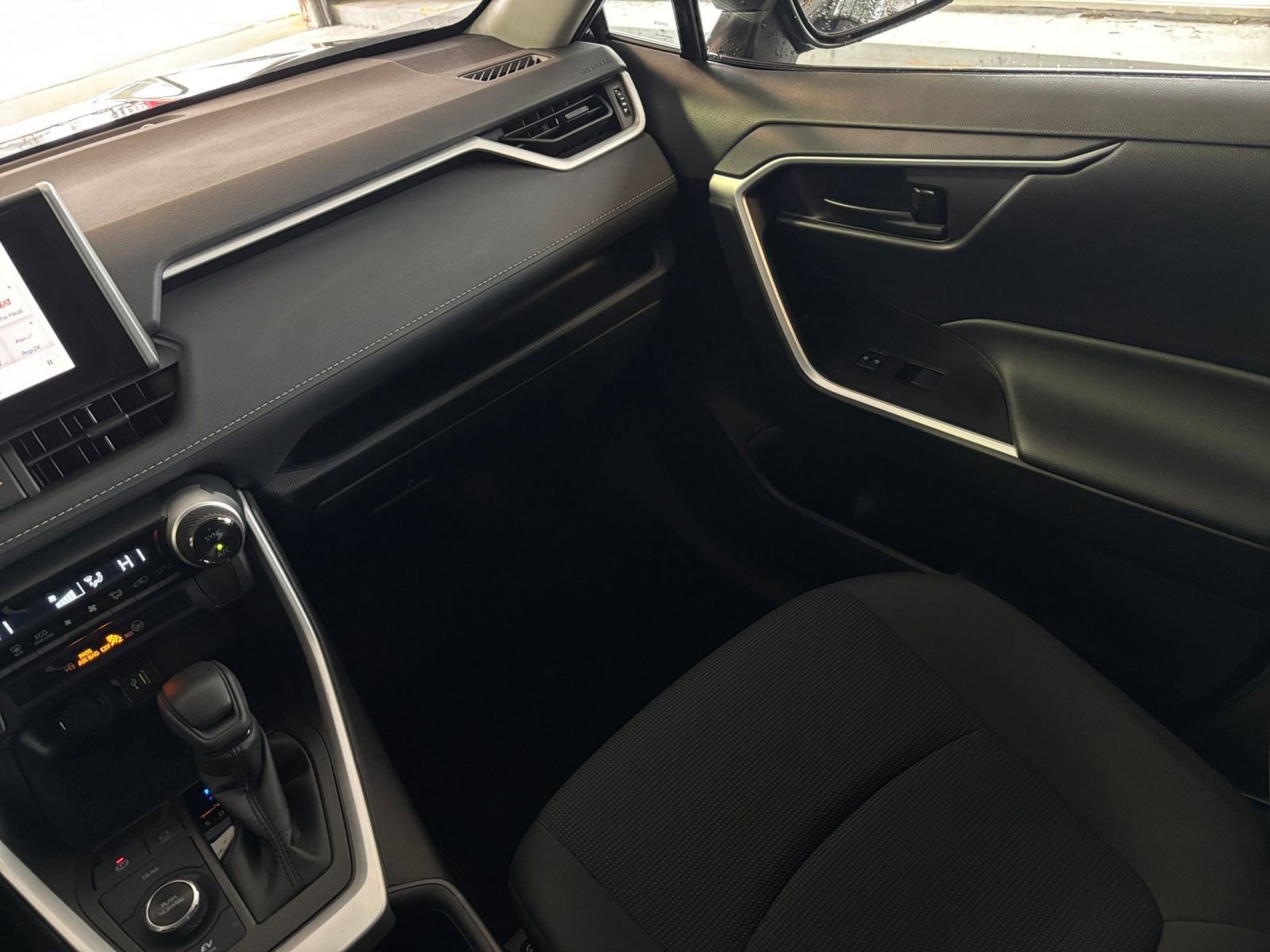 Thumbnail: 2025 Toyota RAV4 - 34