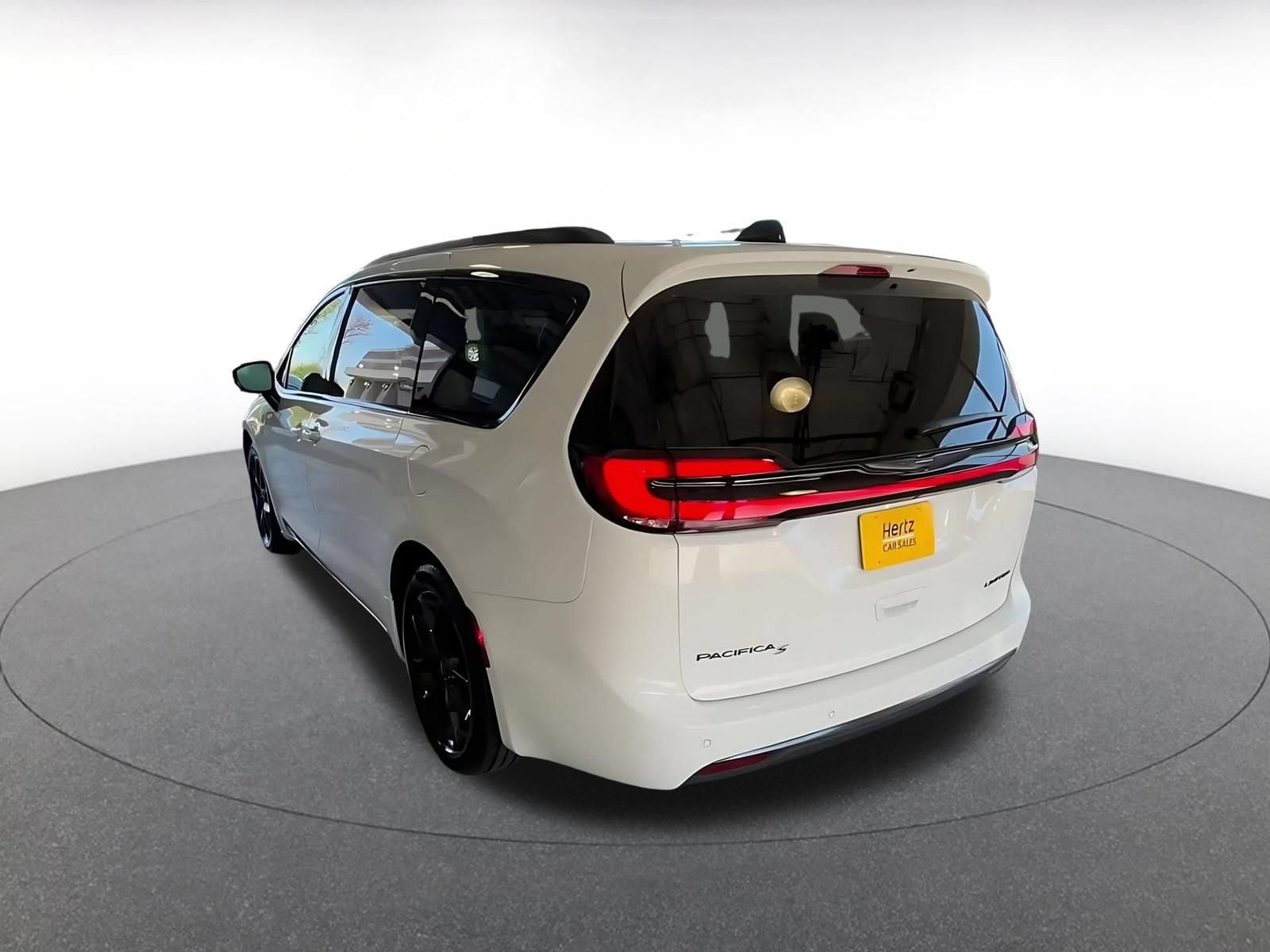 Thumbnail: 2025 Chrysler Pacifica - 11
