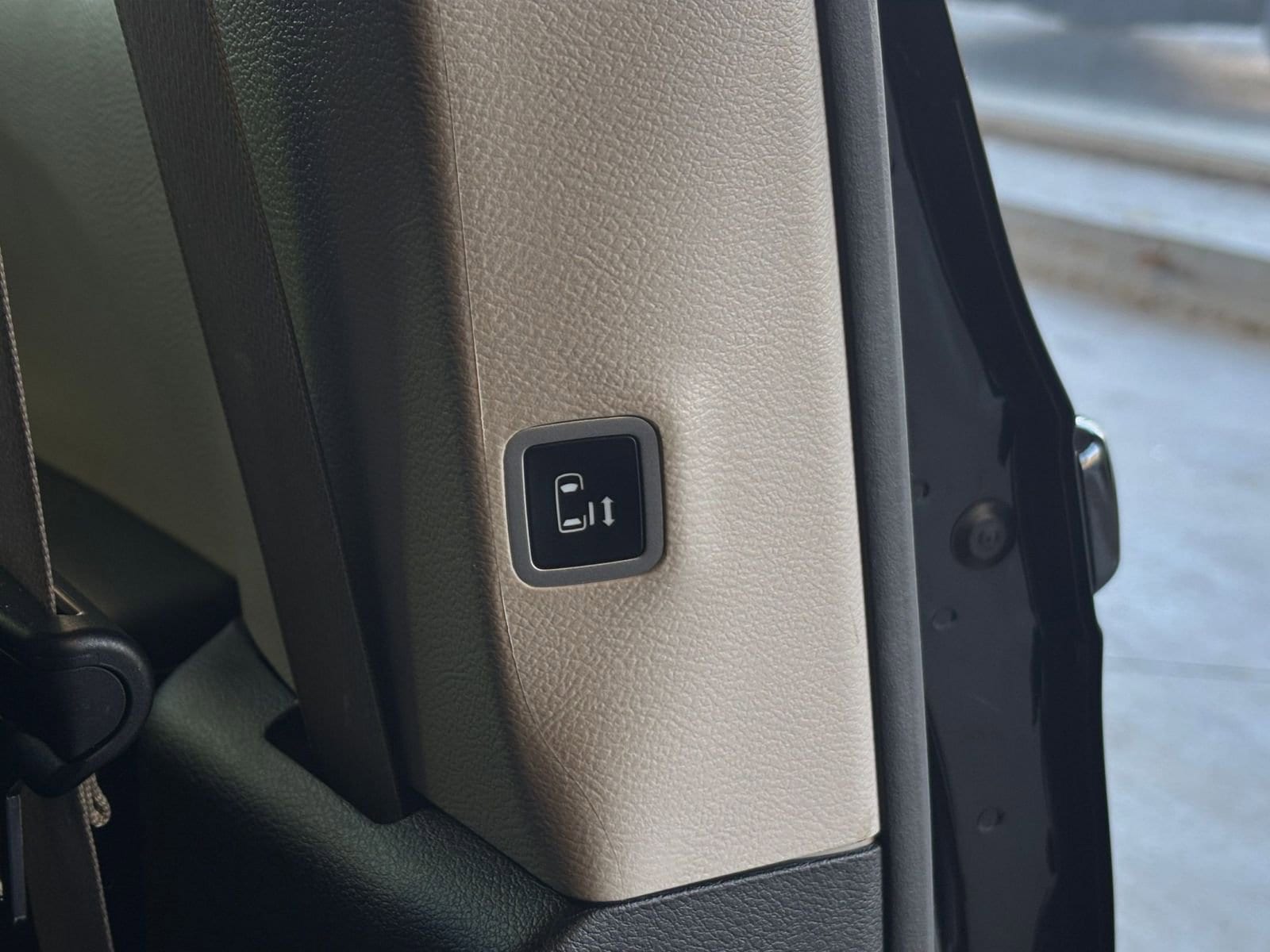 Thumbnail: 2023 Chrysler Pacifica - 26