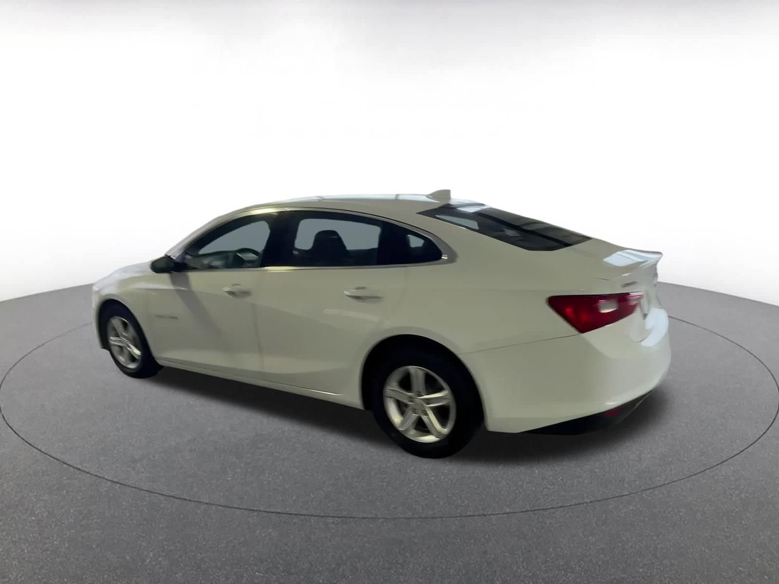 Thumbnail: 2024 Chevrolet Malibu - 21