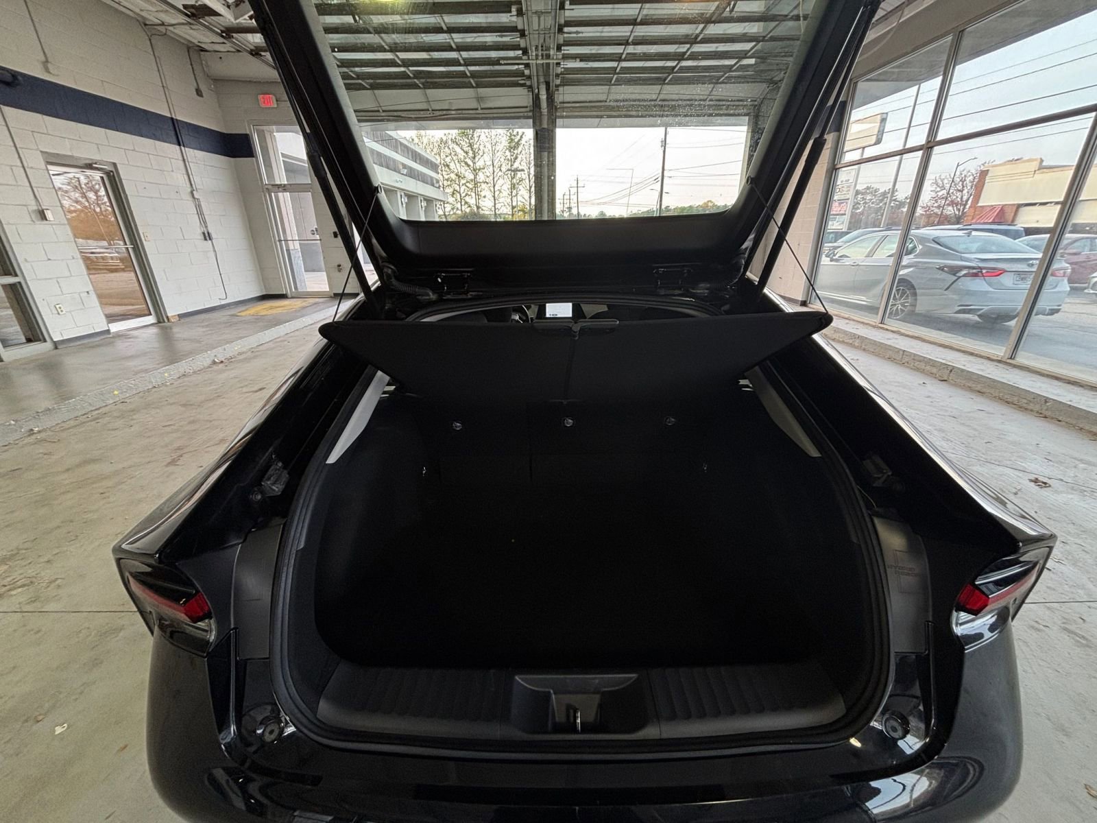 Thumbnail: 2025 Toyota Prius - 32