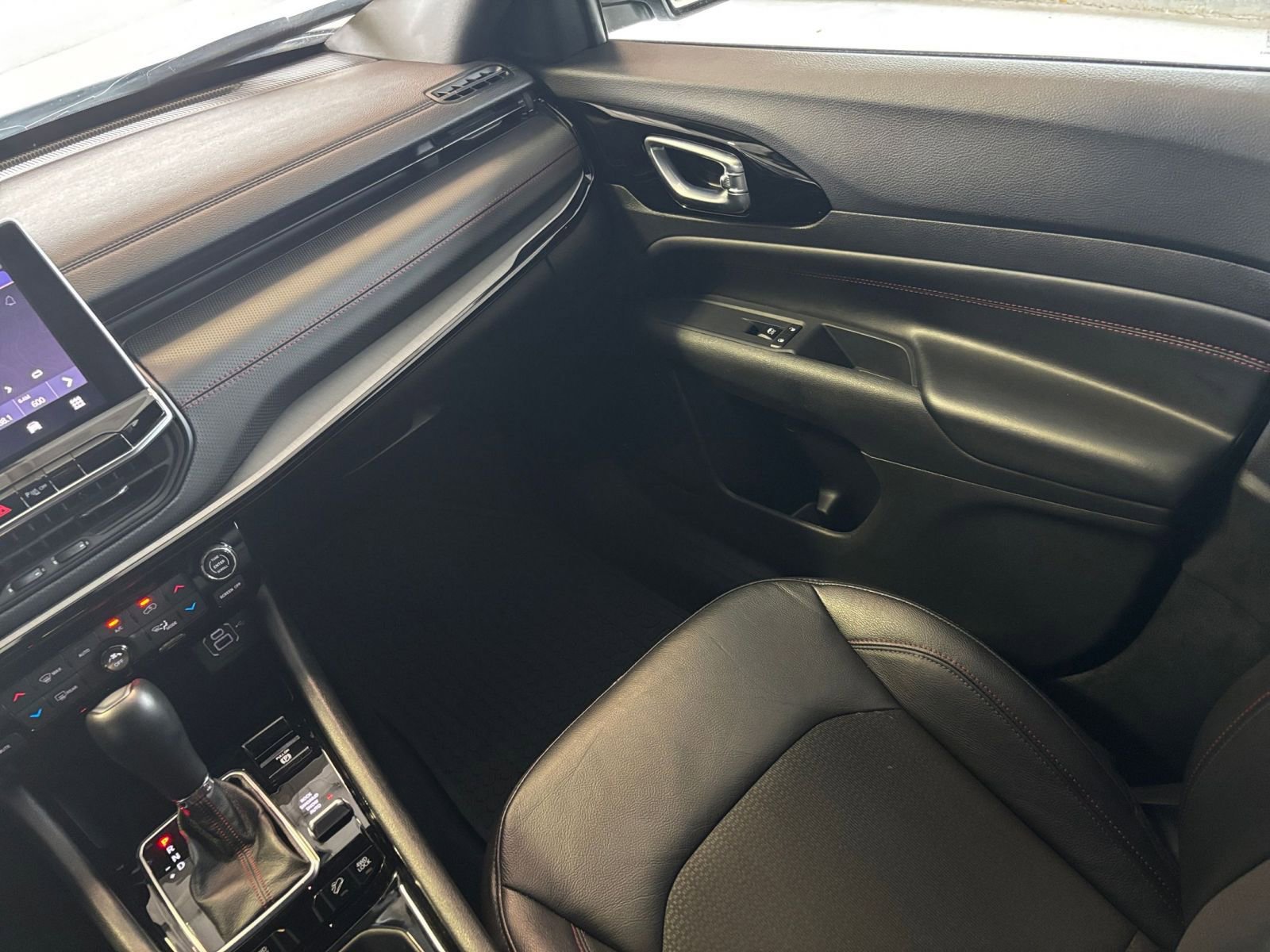 Thumbnail: 2025 Jeep Compass - 34