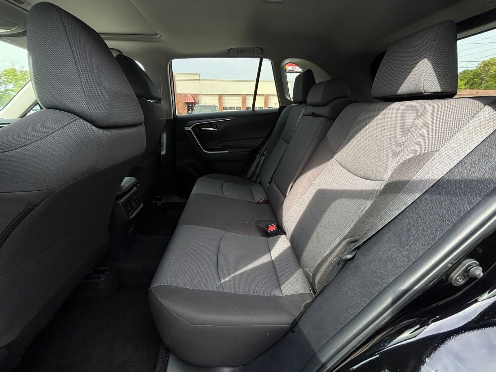 Thumbnail: 2025 Toyota RAV4 - 27