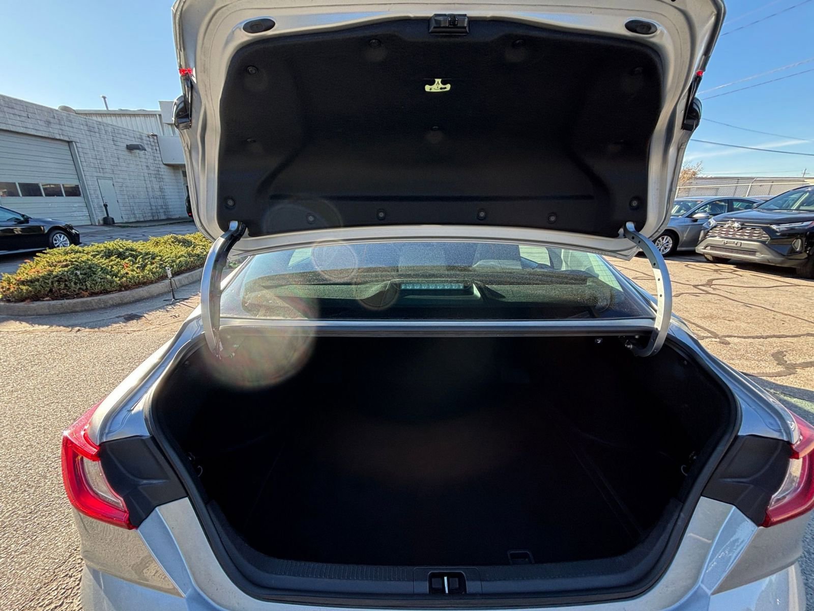 Thumbnail: 2025 Toyota Camry - 30