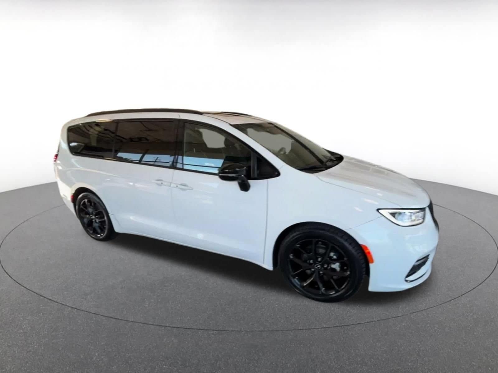 Thumbnail: 2025 Chrysler Pacifica - 2