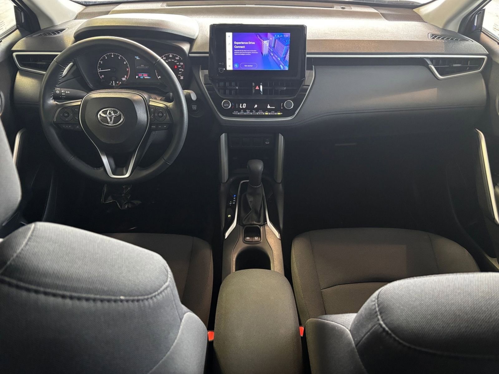 Thumbnail: 2025 Toyota Corolla Cross - 32